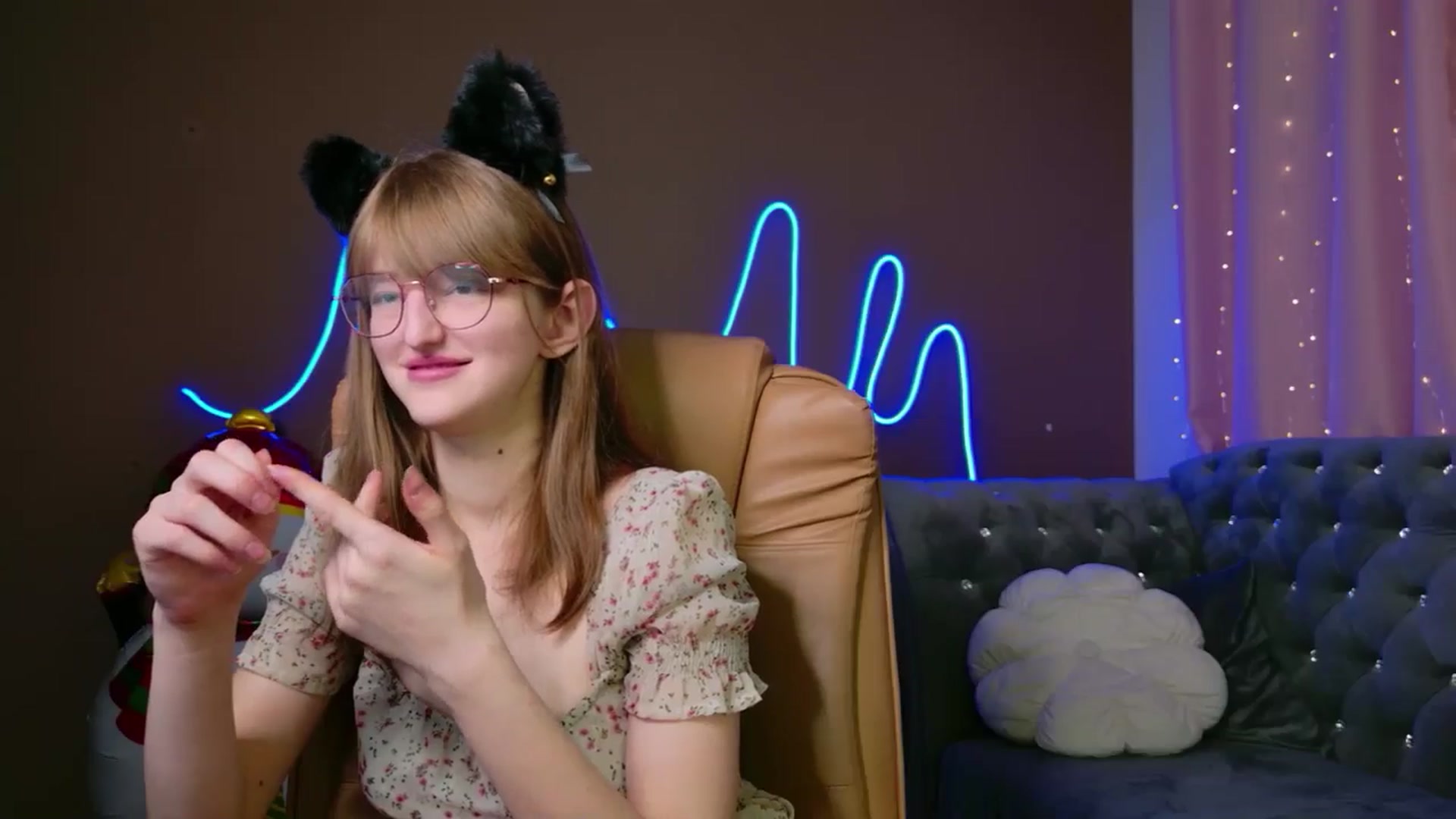 Gallery image thumbnail from EmyLure's myfreecams stream on, 12/30/2025, 18:35 image 18 of 20