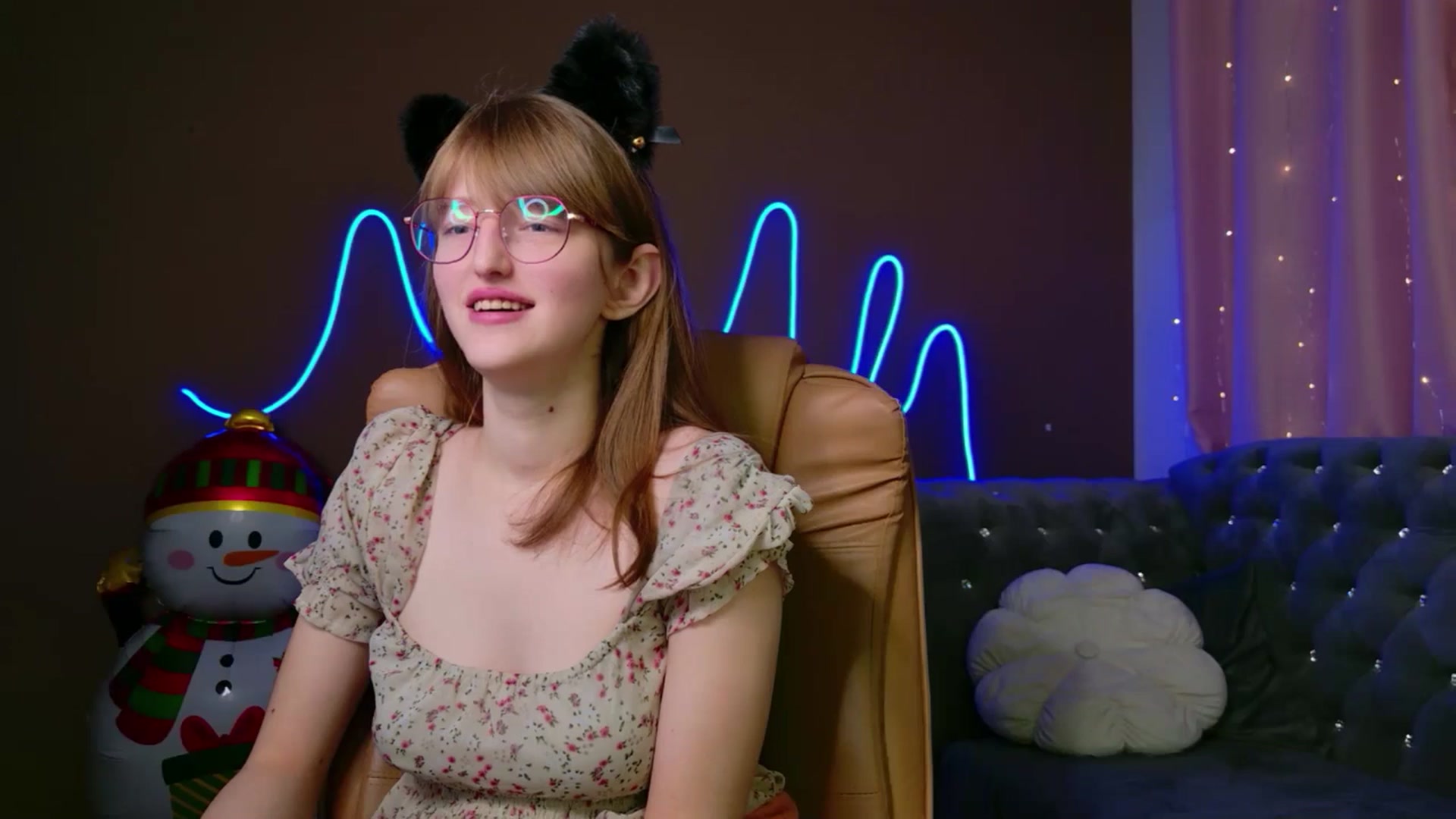 Gallery image thumbnail from EmyLure's myfreecams stream on, 12/30/2025, 18:35 image 15 of 20