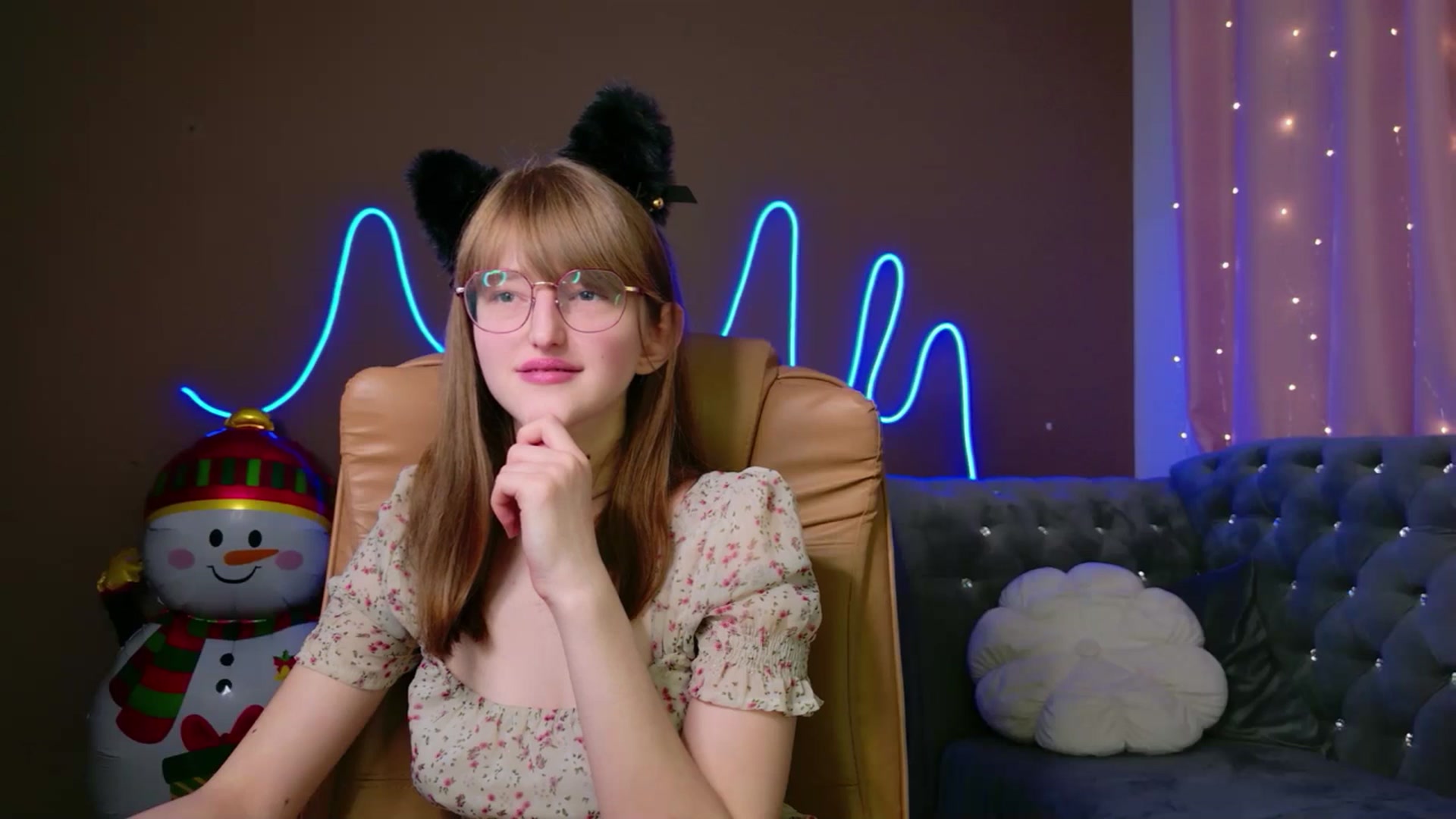 Gallery image thumbnail from EmyLure's myfreecams stream on, 12/30/2025, 18:35 image 17 of 20