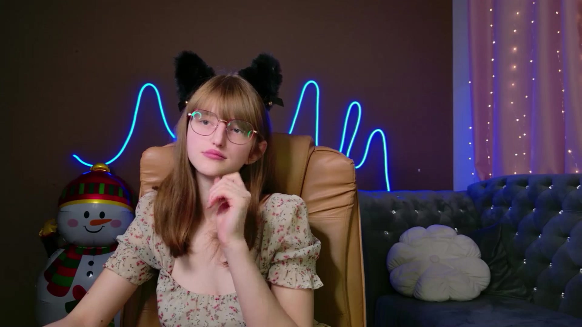 Gallery image thumbnail from EmyLure's myfreecams stream on, 12/30/2025, 18:35 image 20 of 20