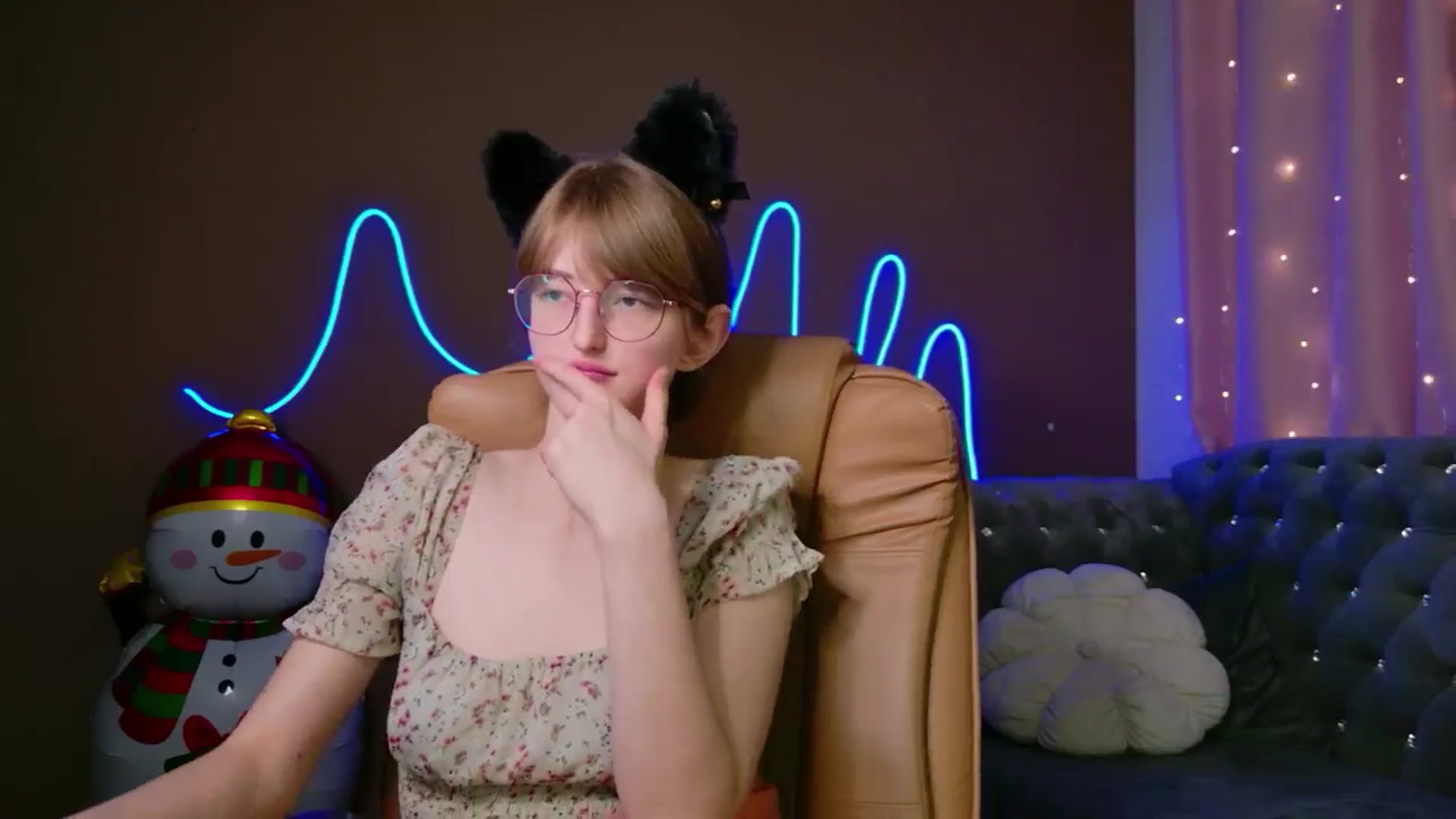 Gallery image thumbnail from EmyLure's myfreecams stream on, 12/30/2025, 18:35 image 13 of 20