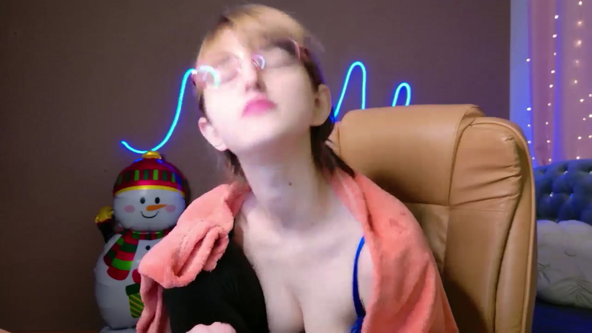 Gallery image thumbnail from EmyLure's myfreecams stream on, 12/31/2025, 20:05 image 7 of 20