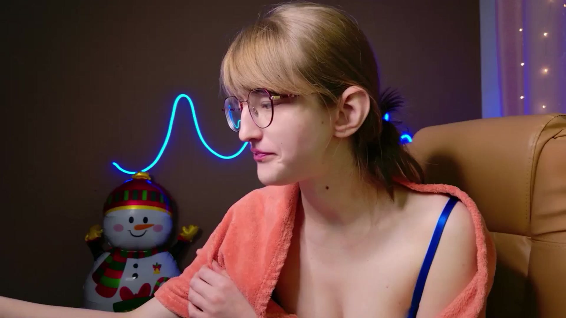 Gallery image thumbnail from EmyLure's myfreecams stream on, 12/31/2025, 20:05 image 20 of 20