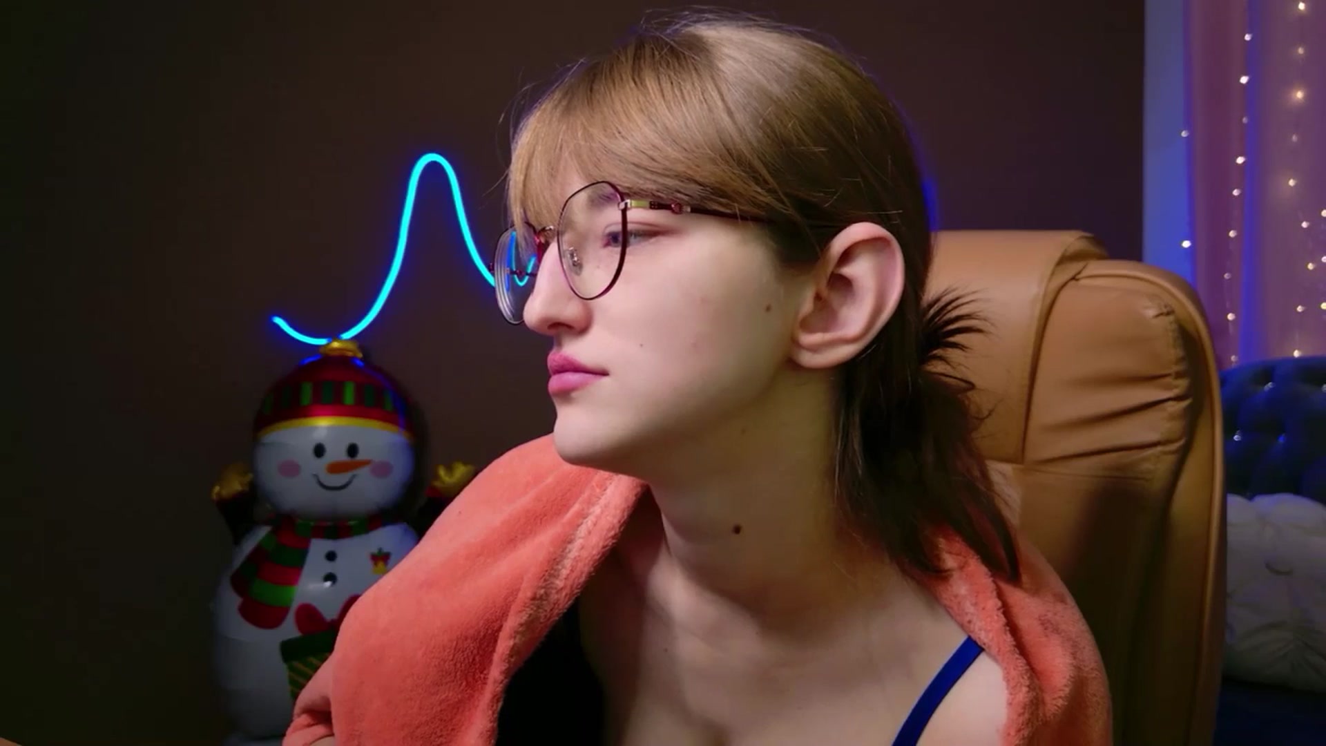 Gallery image thumbnail from EmyLure's myfreecams stream on, 12/31/2025, 20:05 image 8 of 20