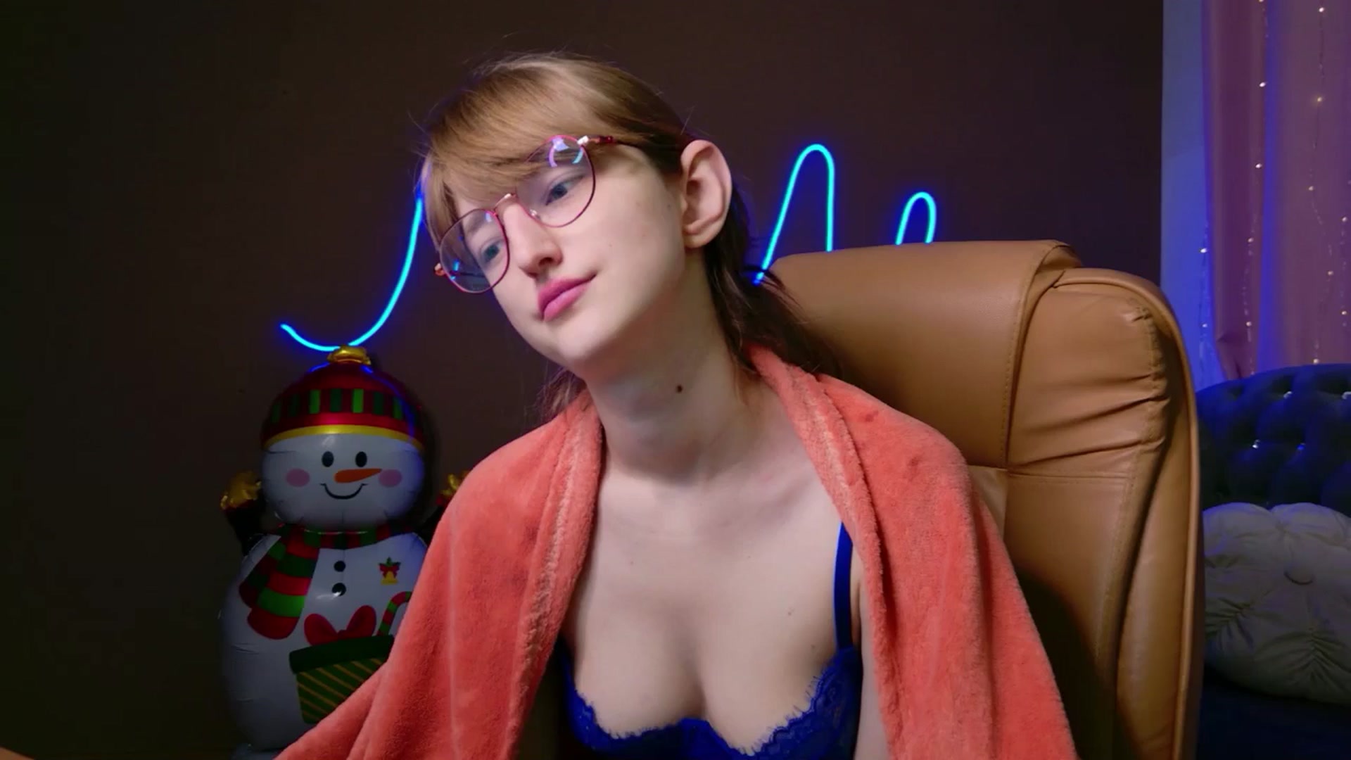 Gallery image thumbnail from EmyLure's myfreecams stream on, 12/31/2025, 20:05 image 3 of 20