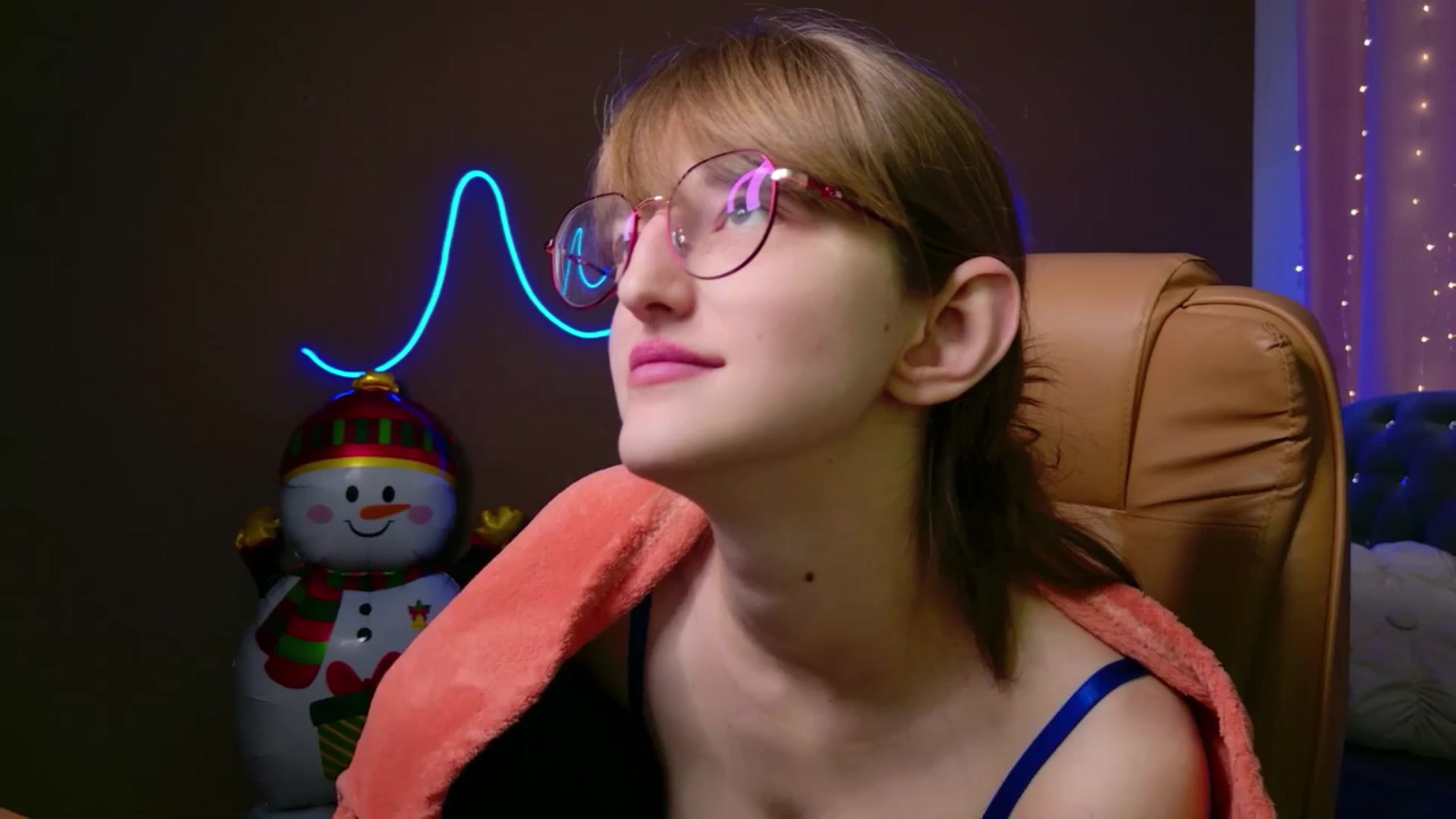 Gallery image thumbnail from EmyLure's myfreecams stream on, 12/31/2025, 20:05 image 9 of 20