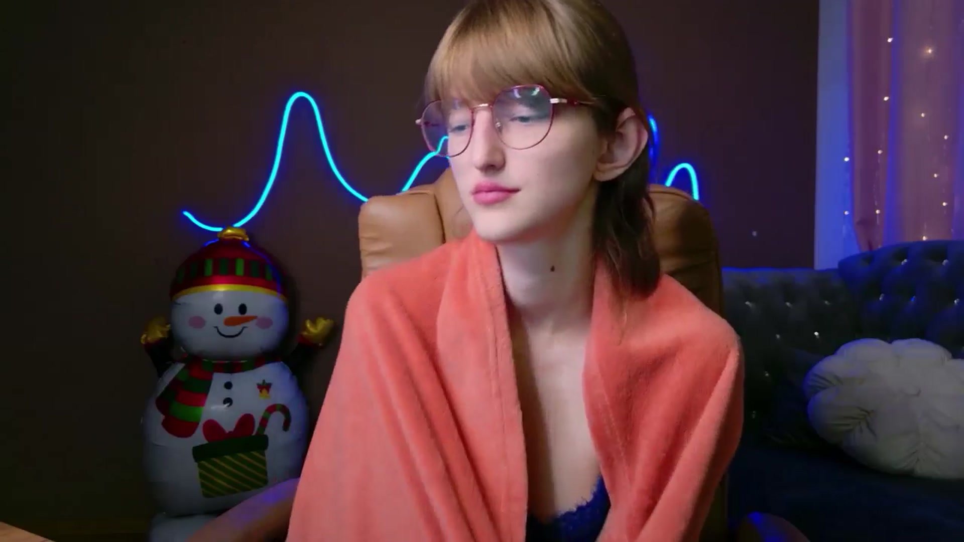 Gallery image thumbnail from EmyLure's myfreecams stream on, 12/31/2025, 23:04 image 2 of 20