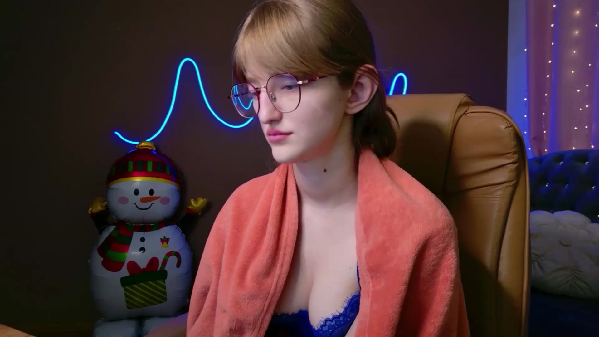 Gallery image thumbnail from EmyLure's myfreecams stream on, 12/31/2025, 23:04 image 13 of 20