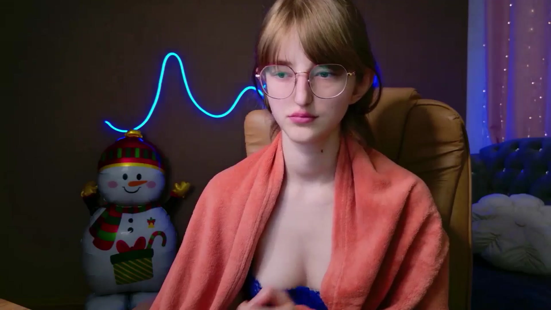 Gallery image thumbnail from EmyLure's myfreecams stream on, 12/31/2025, 23:04 image 11 of 20