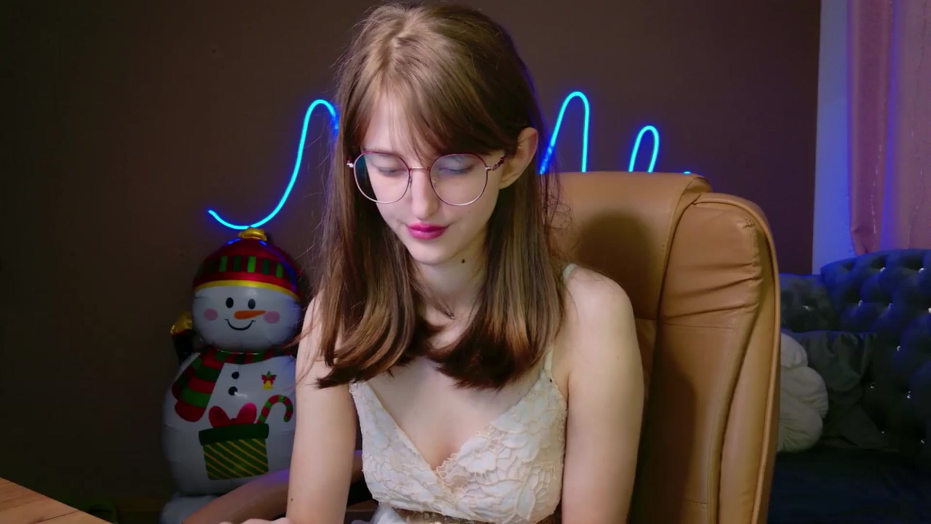 Gallery image thumbnail from EmyLure's myfreecams stream on, 01/04/2026, 17:52 image 3 of 20