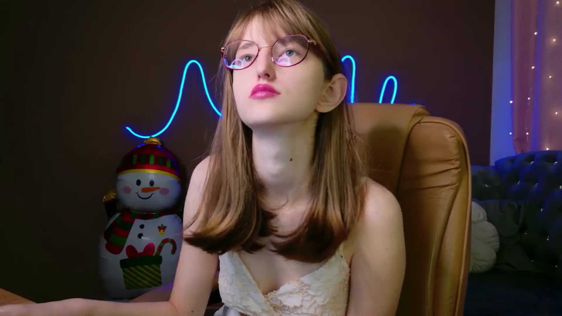 Gallery image thumbnail from EmyLure's myfreecams stream on, 01/04/2026, 17:52 image 7 of 20