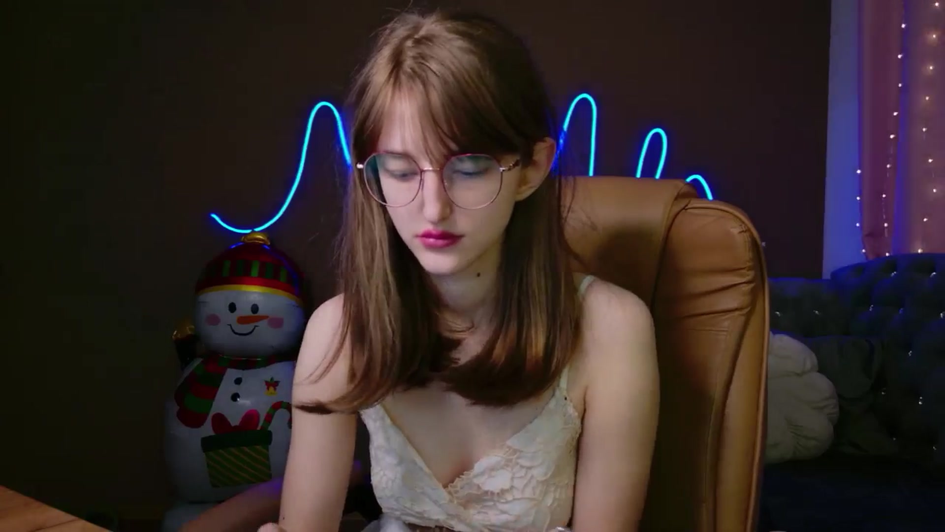 Gallery image thumbnail from EmyLure's myfreecams stream on, 01/04/2026, 17:52 image 10 of 20