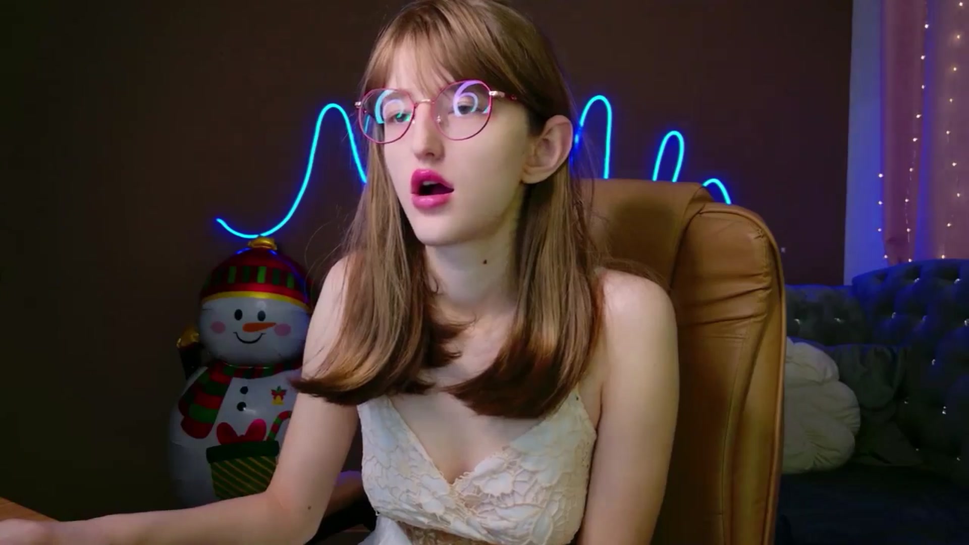 Gallery image thumbnail from EmyLure's myfreecams stream on, 01/04/2026, 17:52 image 9 of 20