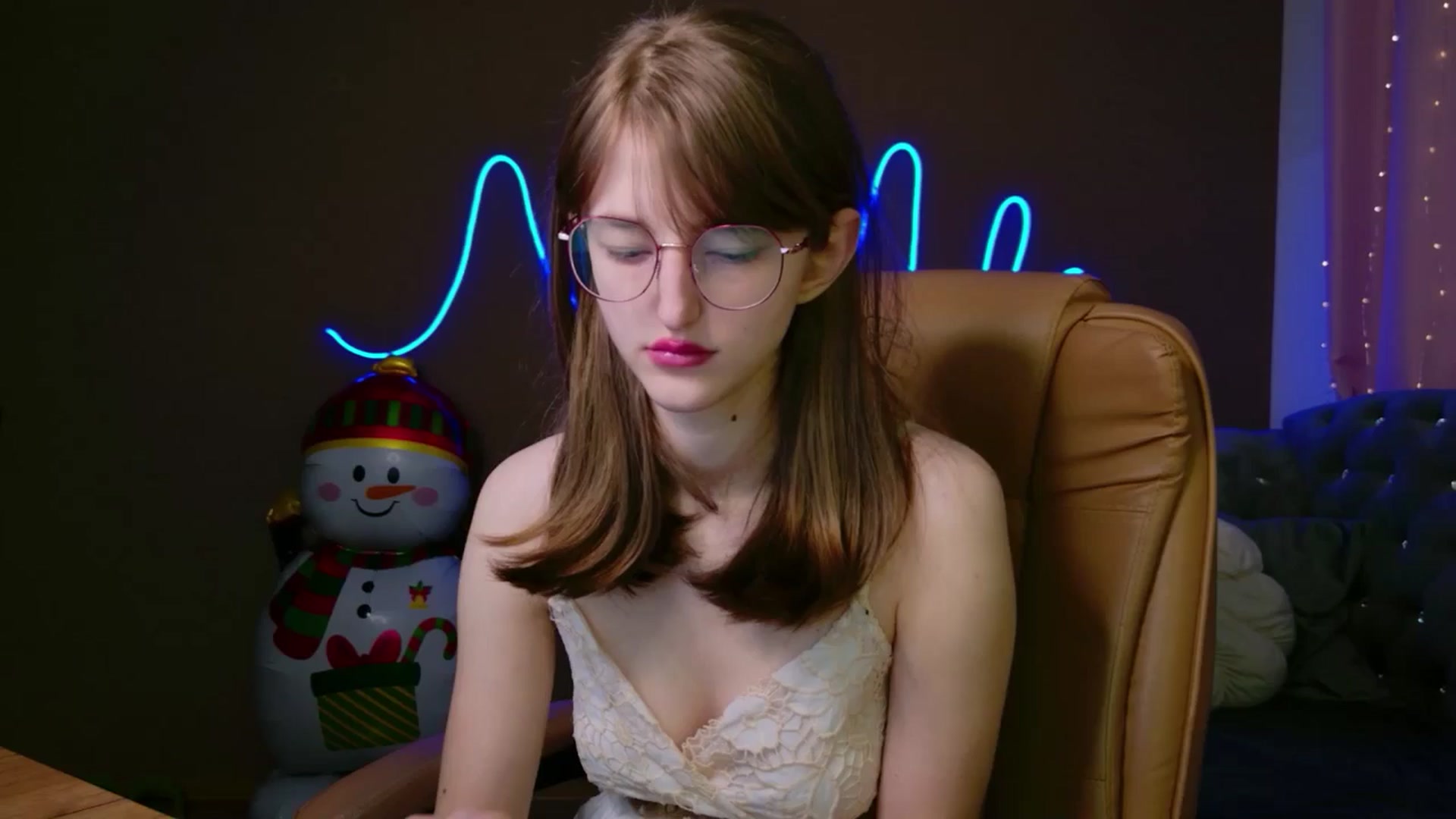 Gallery image thumbnail from EmyLure's myfreecams stream on, 01/04/2026, 17:52 image 1 of 20