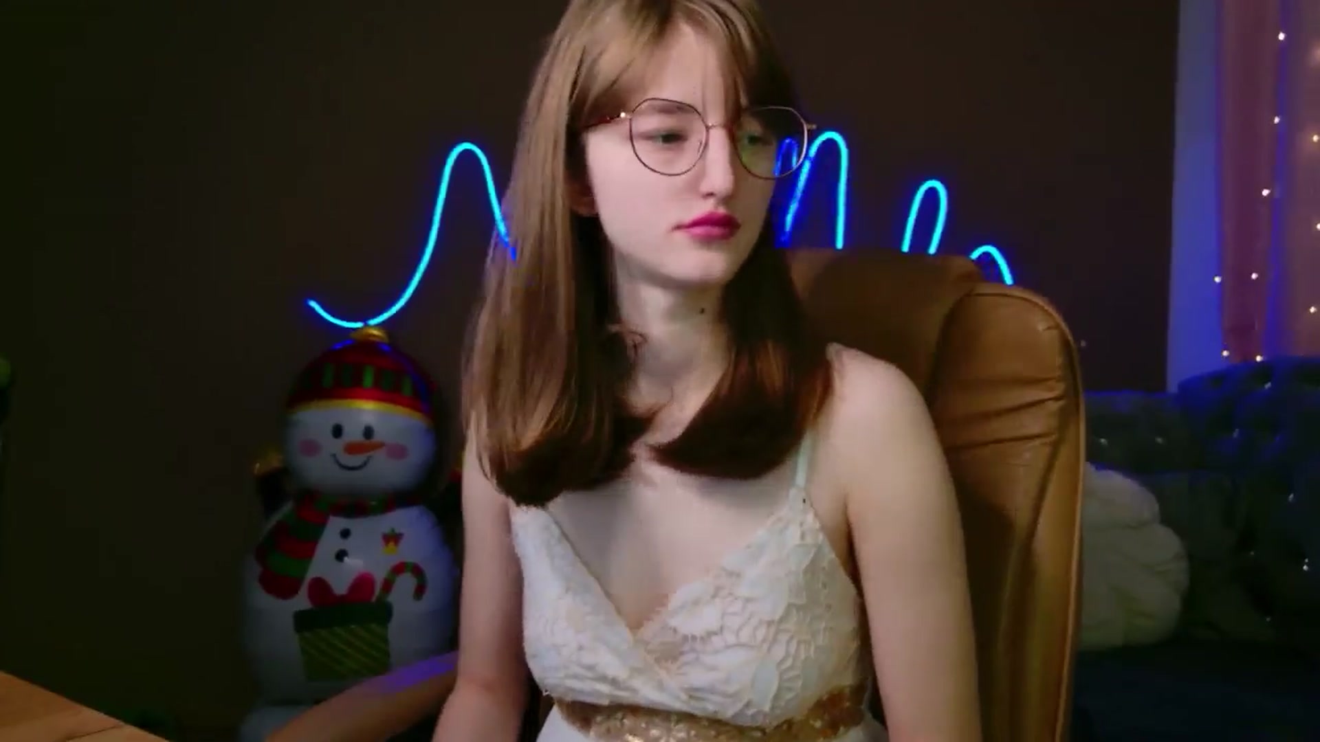 Gallery image thumbnail from EmyLure's myfreecams stream on, 01/04/2026, 17:52 image 20 of 20