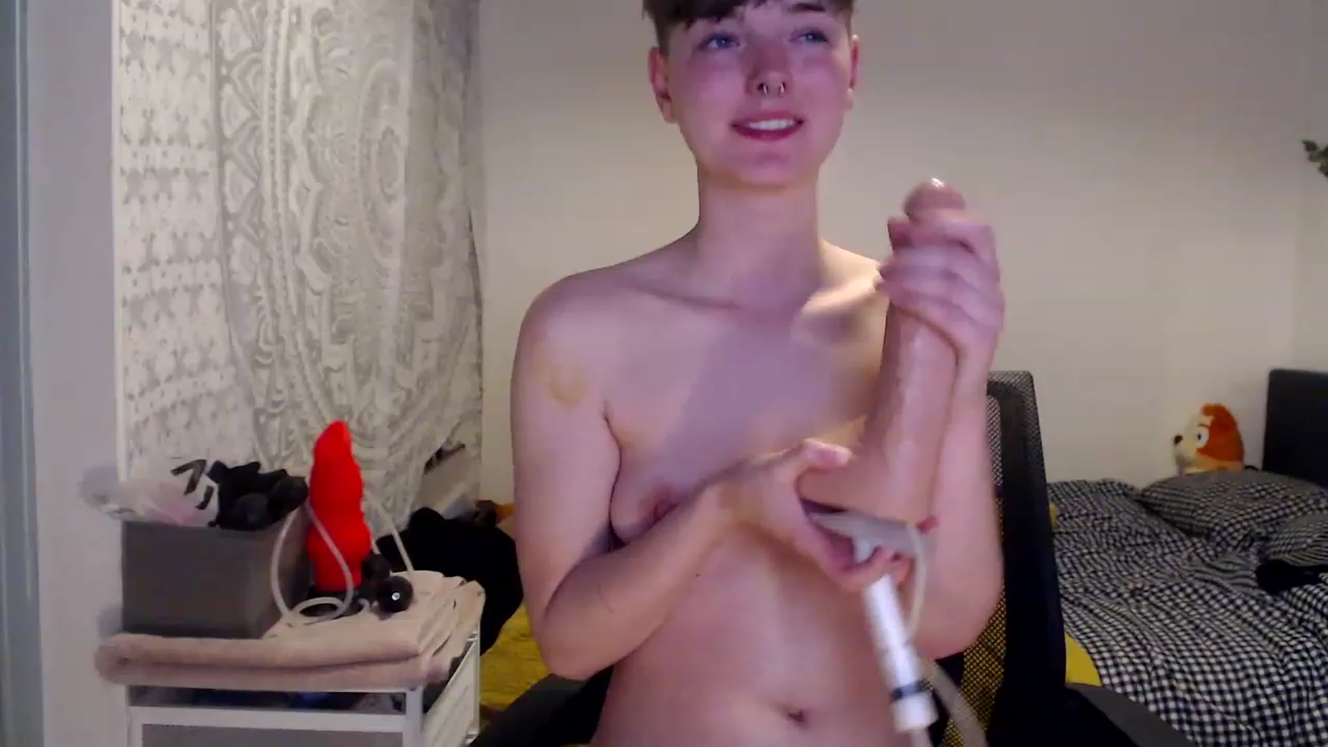 Gallery image thumbnail from Enbyangel2's myfreecams stream on, 05/18/2023, 22:01 image 14 of 20