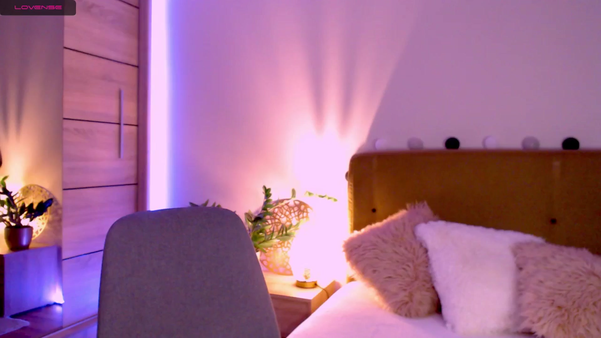 Gallery image thumbnail from Enchanti's myfreecams stream on, 05/06/2024, 18:15 image 7 of 20