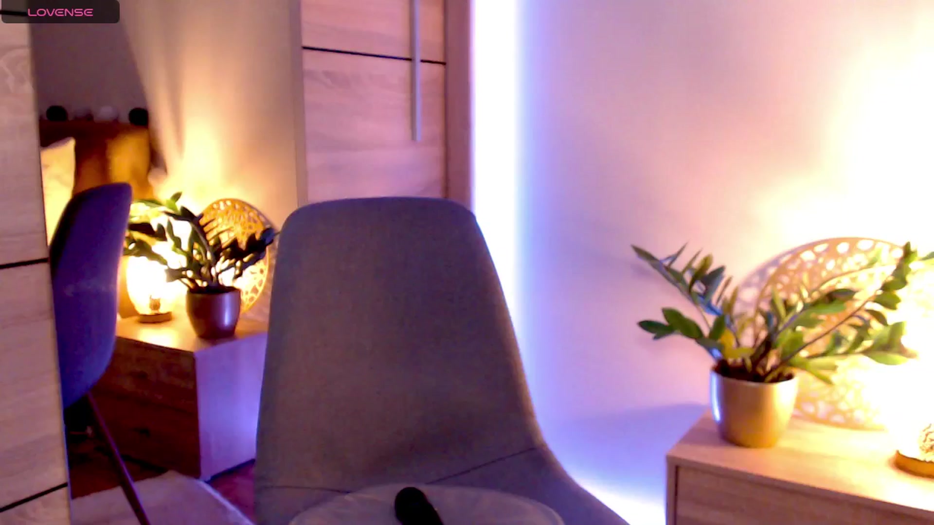 Gallery image thumbnail from Enchanti's myfreecams stream on, 08/18/2024, 13:35 image 19 of 20