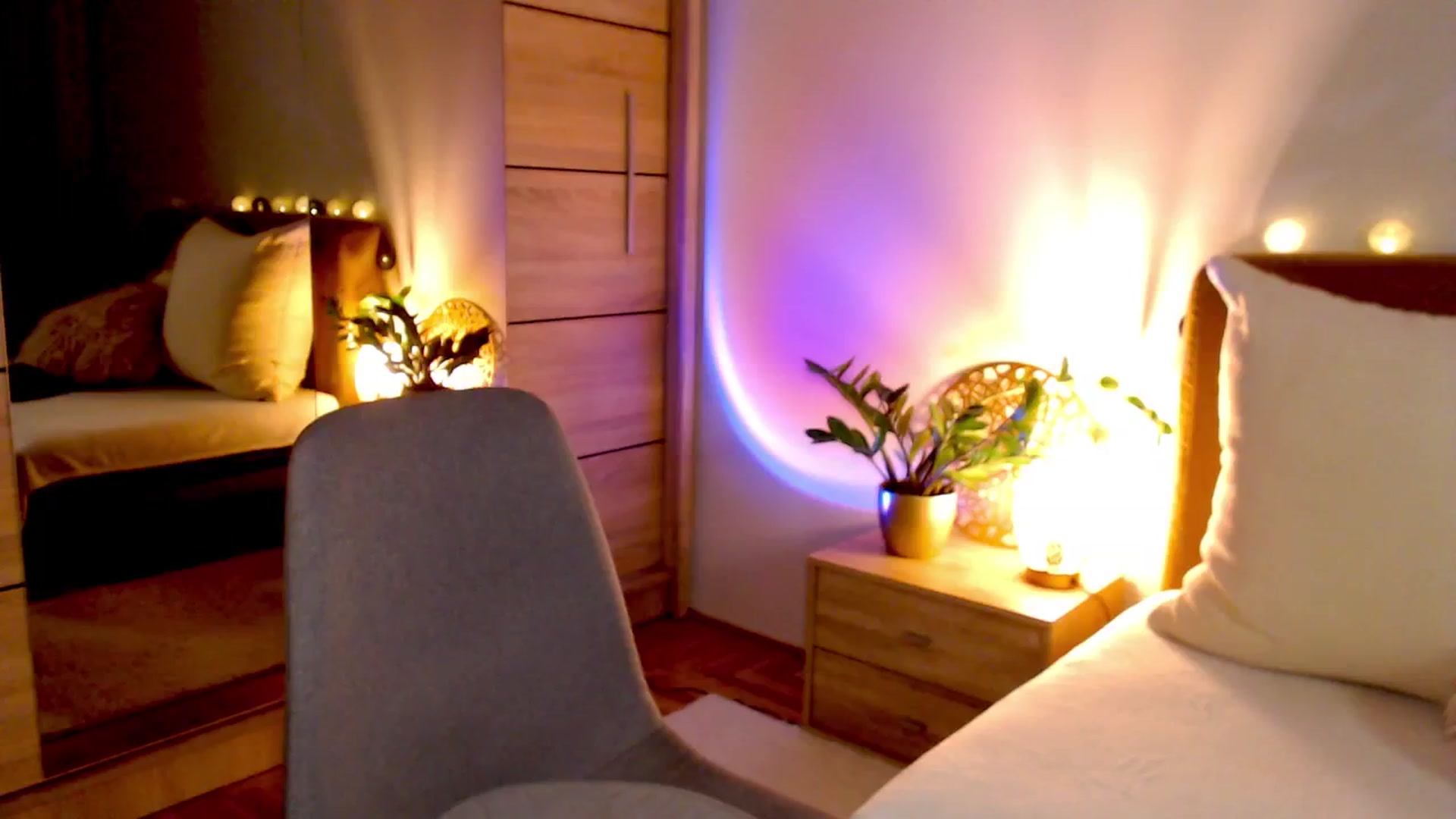 Gallery image thumbnail from Enchanti's myfreecams stream on, 11/25/2024, 22:23 image 15 of 20
