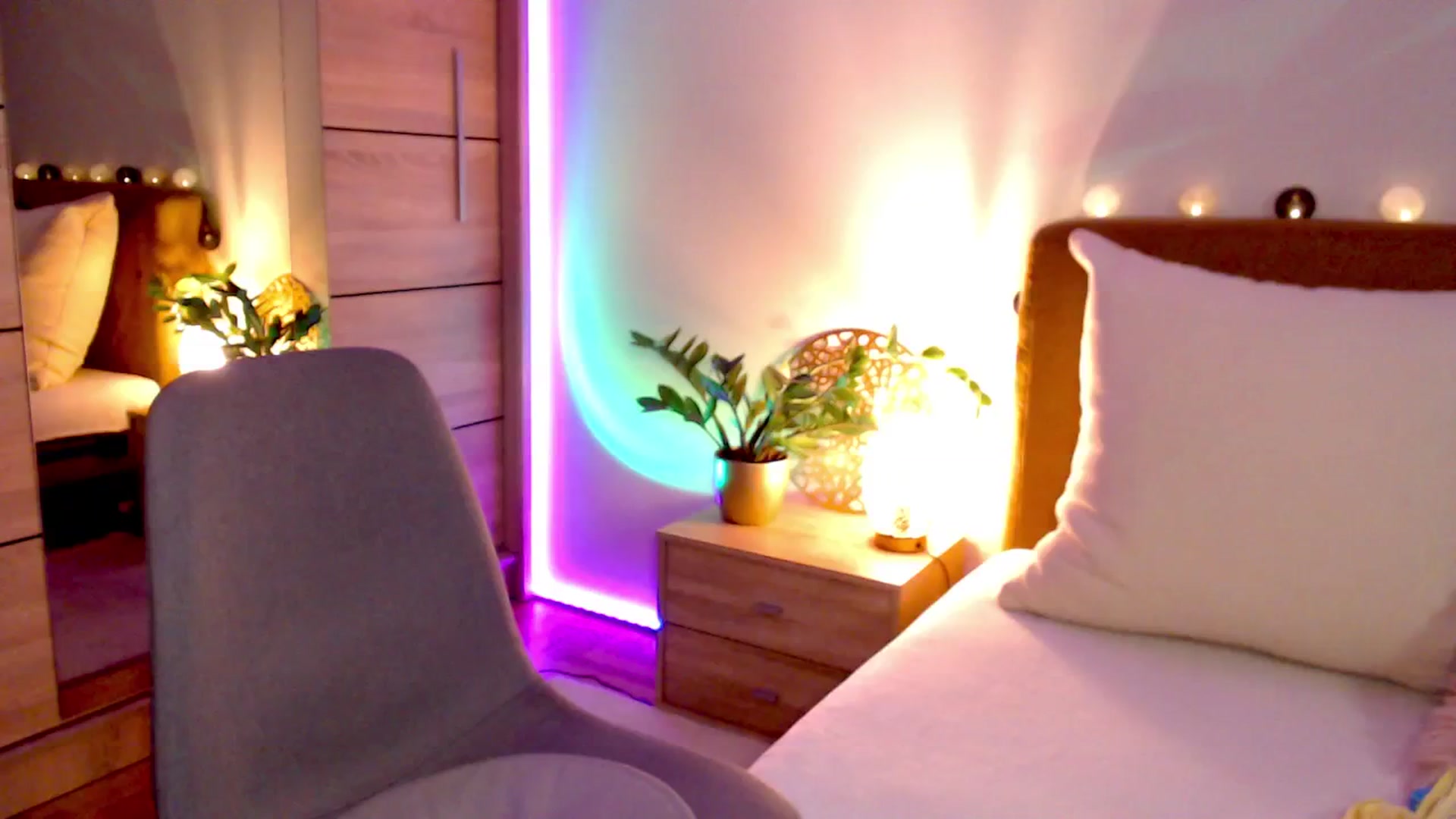 Gallery image thumbnail from Enchanti's myfreecams stream on, 12/14/2024, 18:38 image 6 of 20