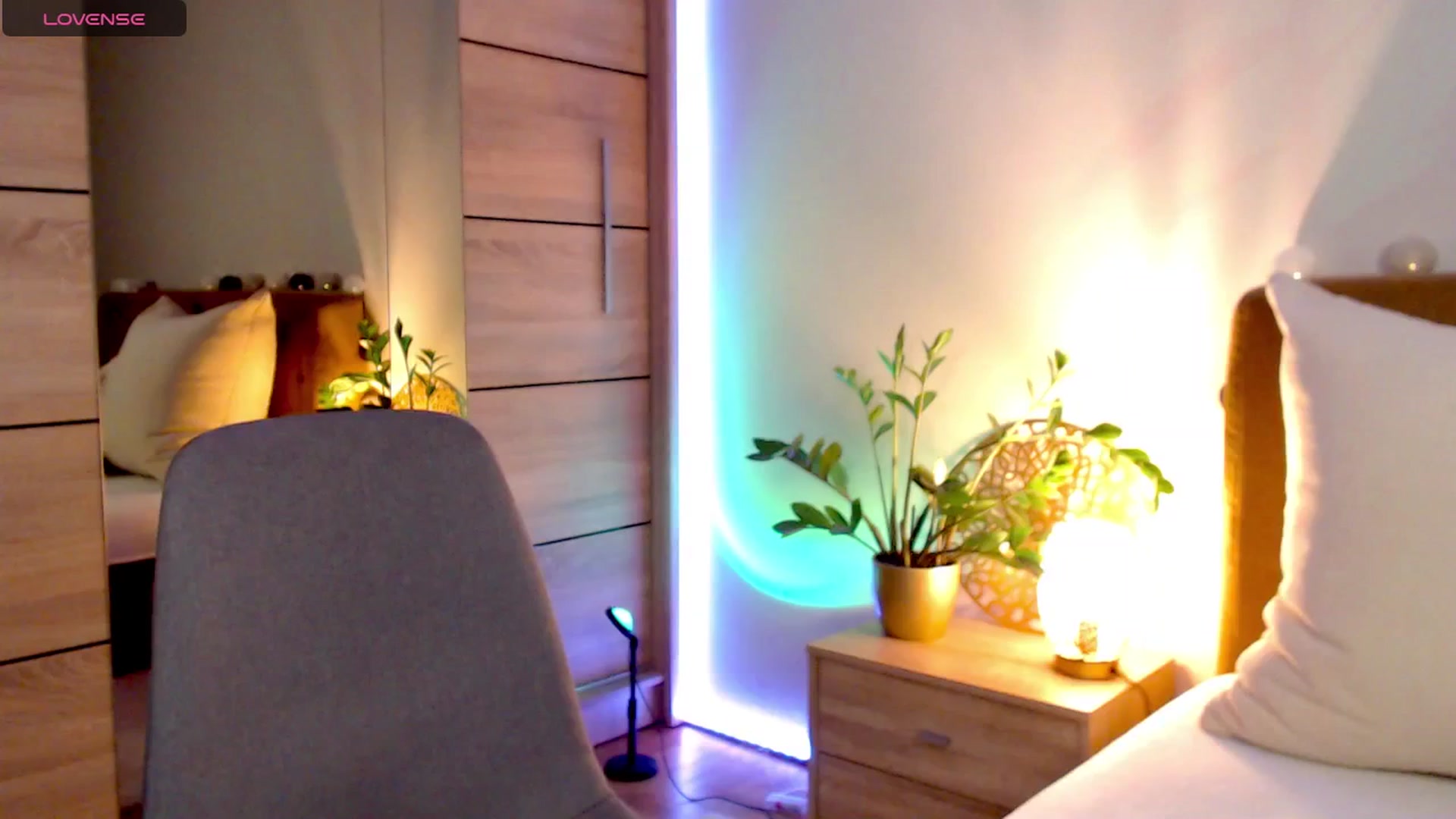 Gallery image thumbnail from Enchanti's myfreecams stream on, 02/26/2025, 20:05 image 8 of 20