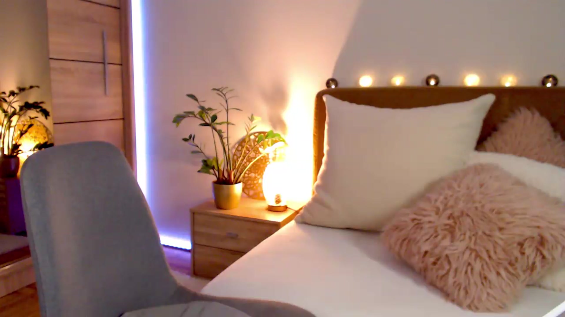 Gallery image thumbnail from Enchanti's myfreecams stream on, 05/11/2026, 20:54 image 15 of 20