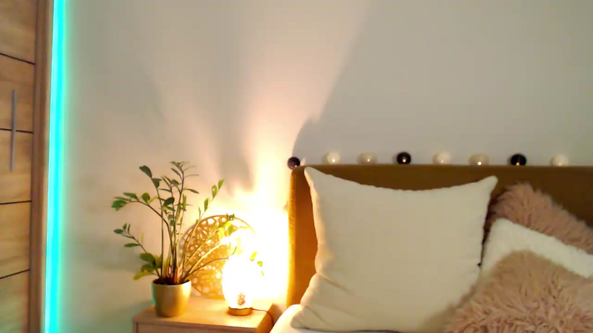 Gallery image thumbnail from Enchanti's myfreecams stream on, 08/08/2026, 19:27 image 2 of 20