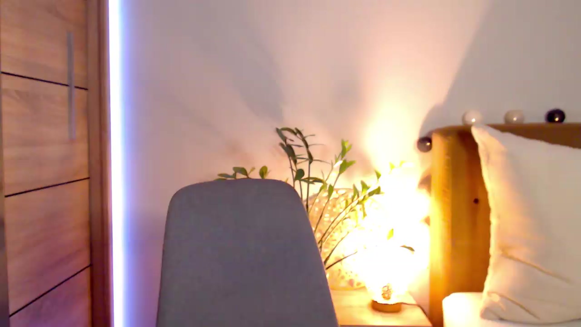 Gallery image thumbnail from Enchanti's myfreecams stream on, 08/26/2026, 22:33 image 4 of 20