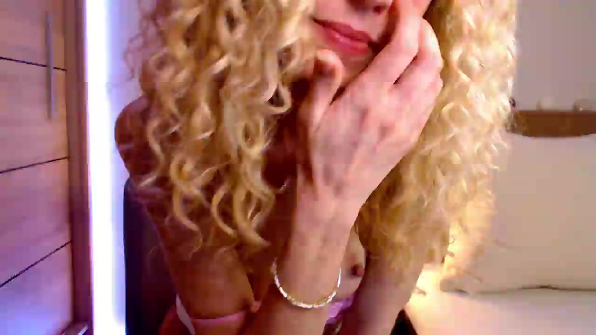 Gallery image thumbnail from Enchanti's myfreecams stream on, 09/09/2026, 20:38 image 10 of 20