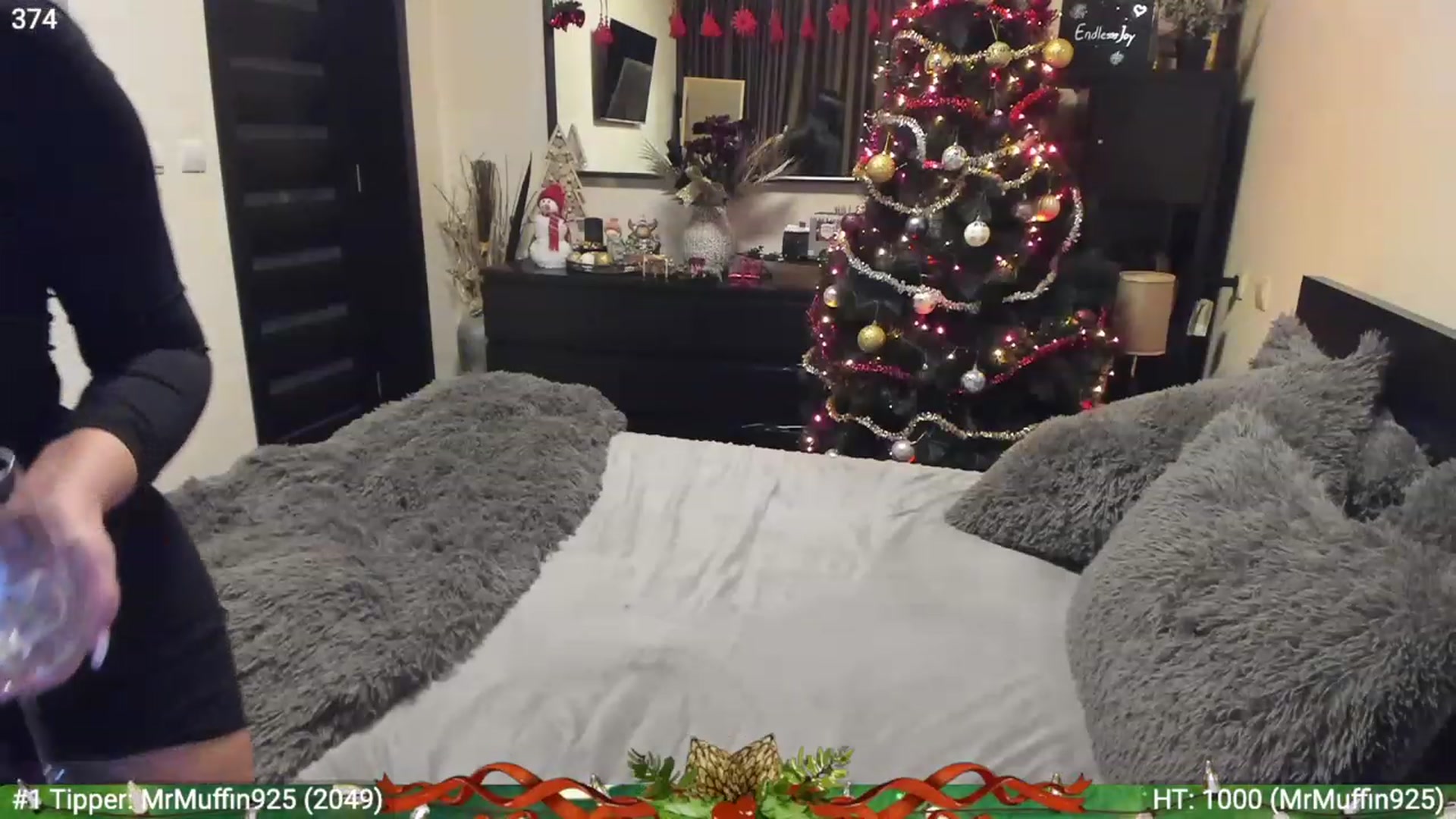 Gallery image thumbnail from EndlesssJoy's myfreecams stream on, 12/17/2022, 03:58 image 10 of 20