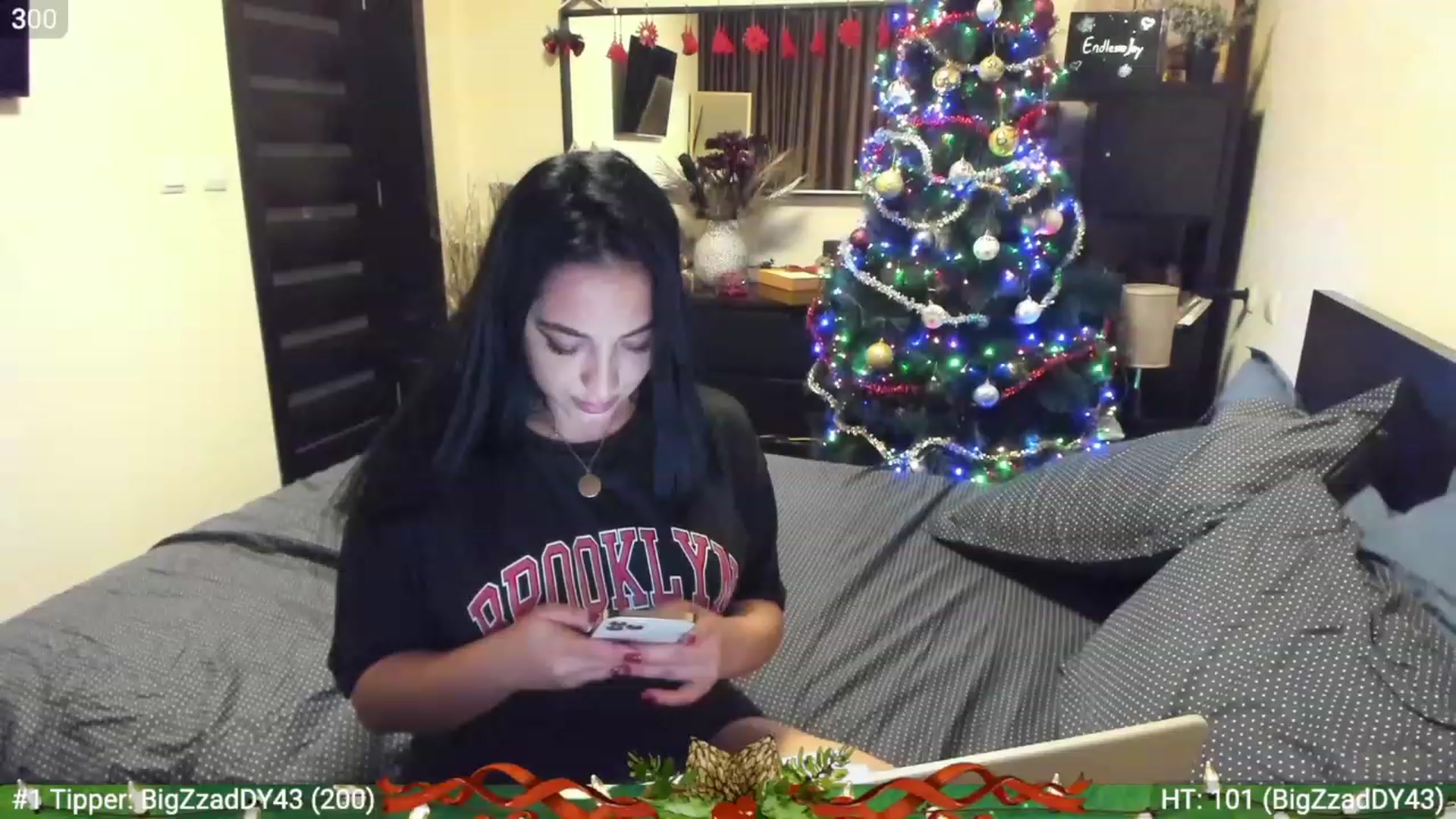 Gallery image thumbnail from EndlesssJoy's myfreecams stream on, 12/22/2022, 03:01 image 3 of 20
