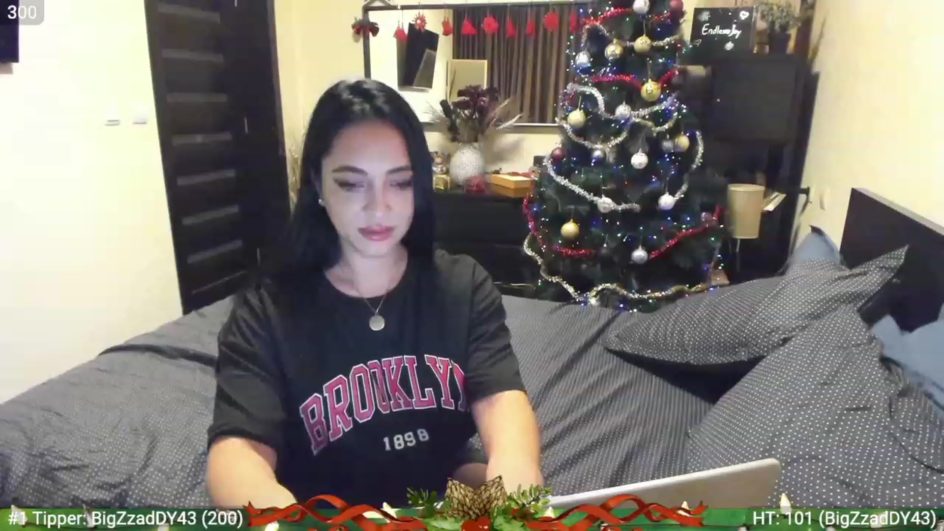 Gallery image thumbnail from EndlesssJoy's myfreecams stream on, 12/22/2022, 03:01 image 4 of 20