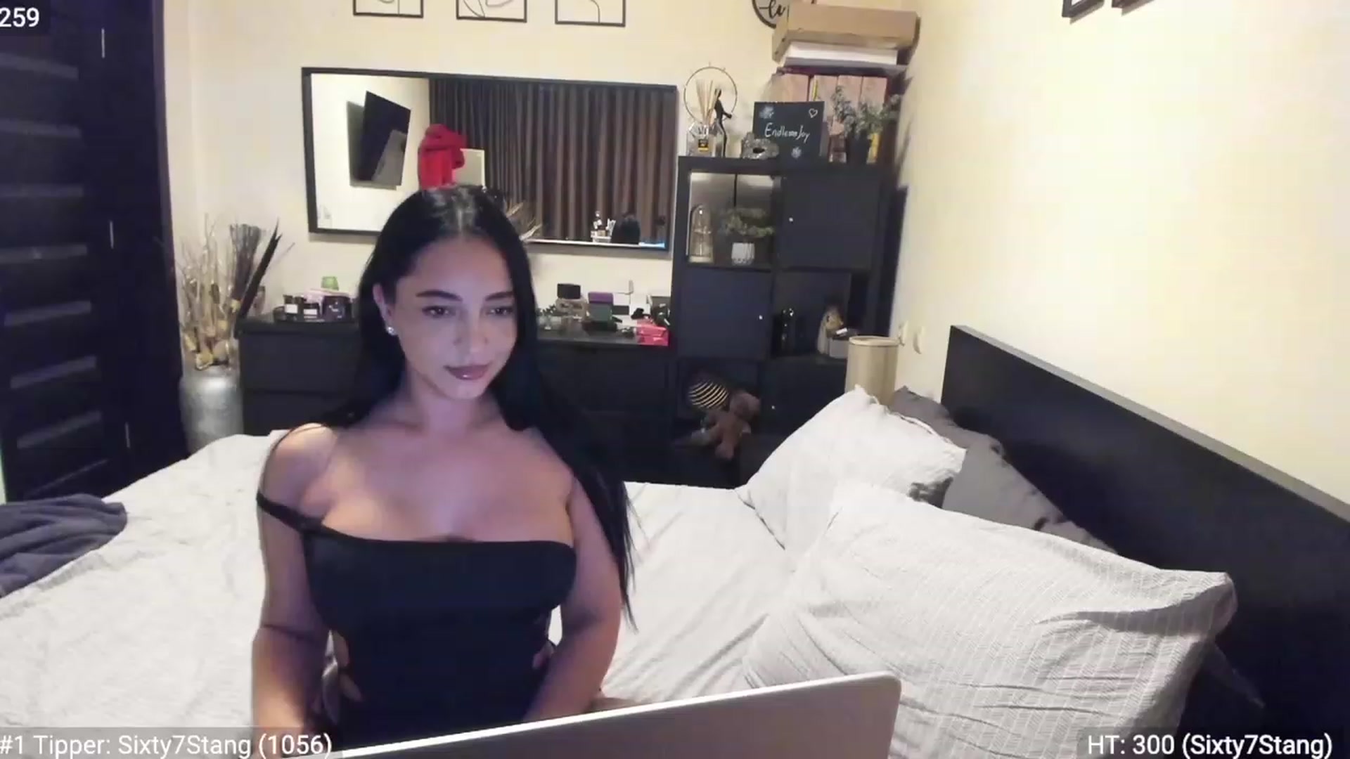 Gallery image thumbnail from EndlesssJoy's myfreecams stream on, 01/16/2023, 02:37 image 3 of 20
