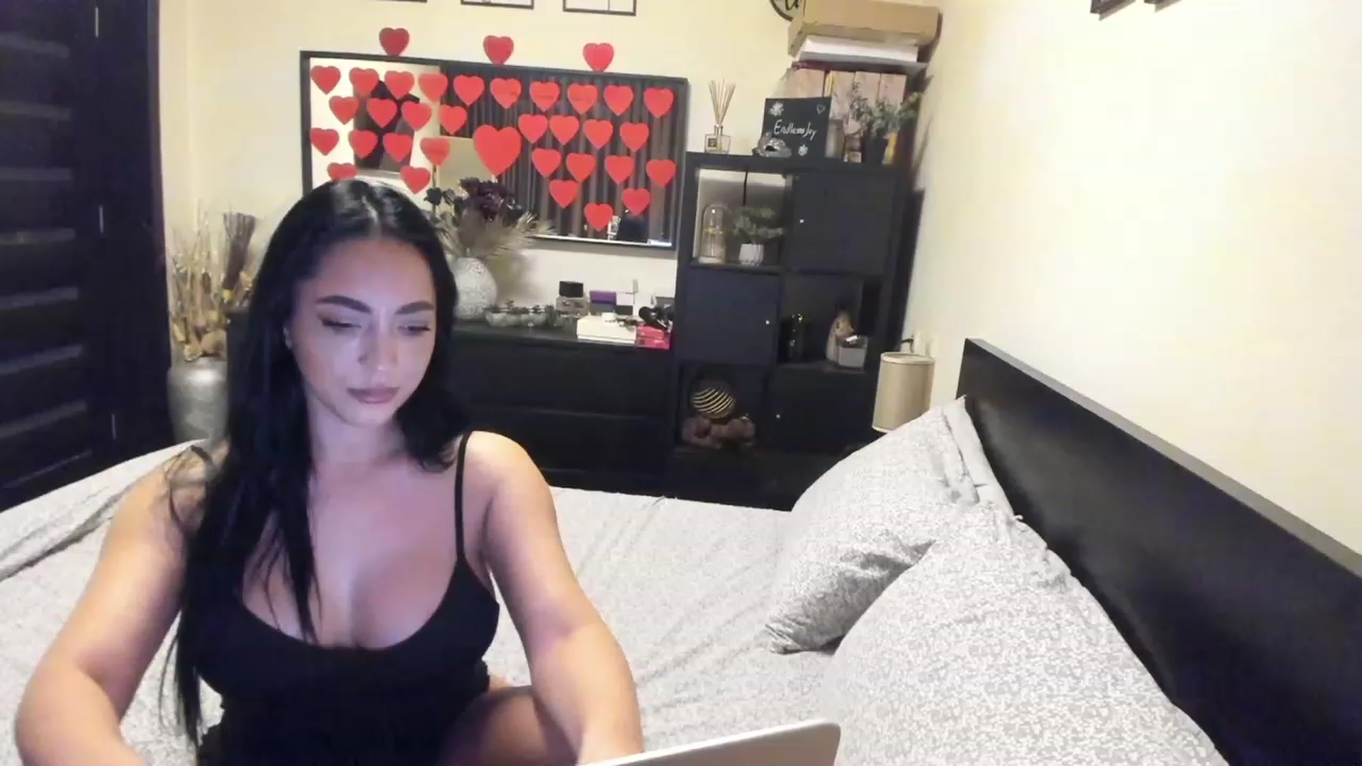 Gallery image thumbnail from EndlesssJoy's myfreecams stream on, 02/02/2023, 03:53 image 1 of 20