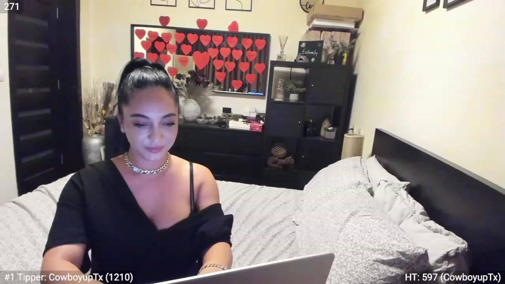 Gallery image thumbnail from EndlesssJoy's myfreecams stream on, 02/04/2023, 05:31 image 17 of 20