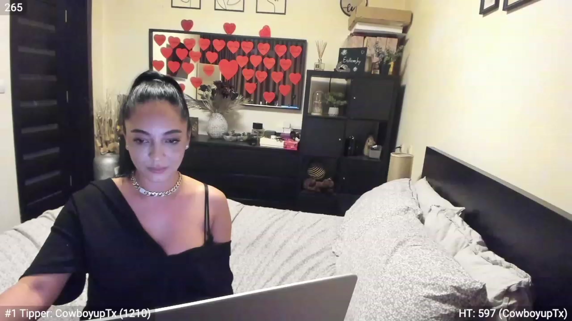 Gallery image thumbnail from EndlesssJoy's myfreecams stream on, 02/04/2023, 05:31 image 20 of 20