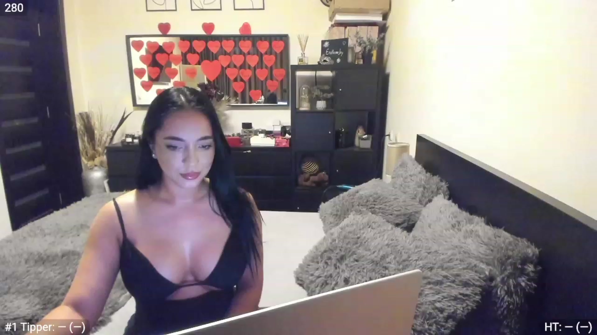 Gallery image thumbnail from EndlesssJoy's myfreecams stream on, 02/13/2023, 02:51 image 2 of 20