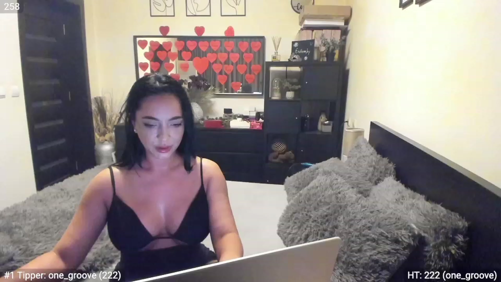 Gallery image thumbnail from EndlesssJoy's myfreecams stream on, 02/13/2023, 03:54 image 17 of 20