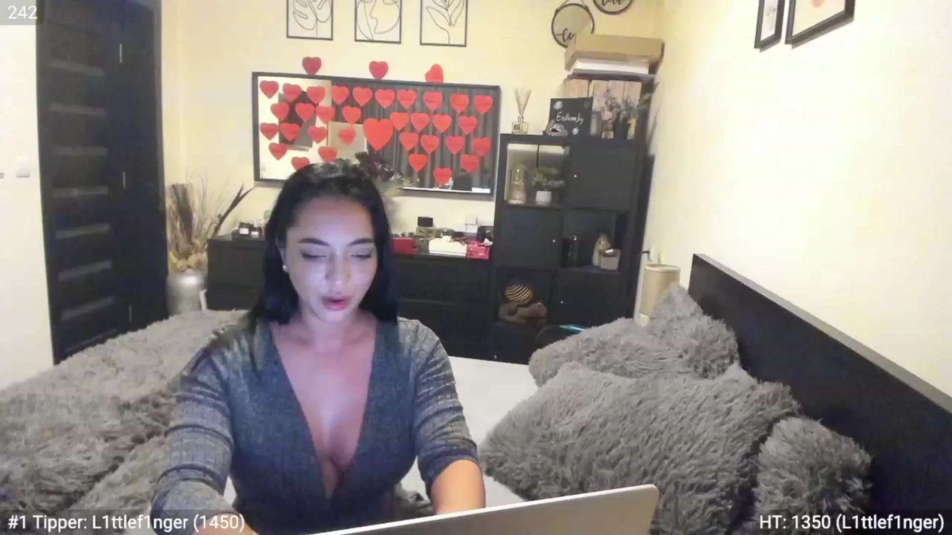 Gallery image thumbnail from EndlesssJoy's myfreecams stream on, 02/13/2023, 05:35 image 14 of 20