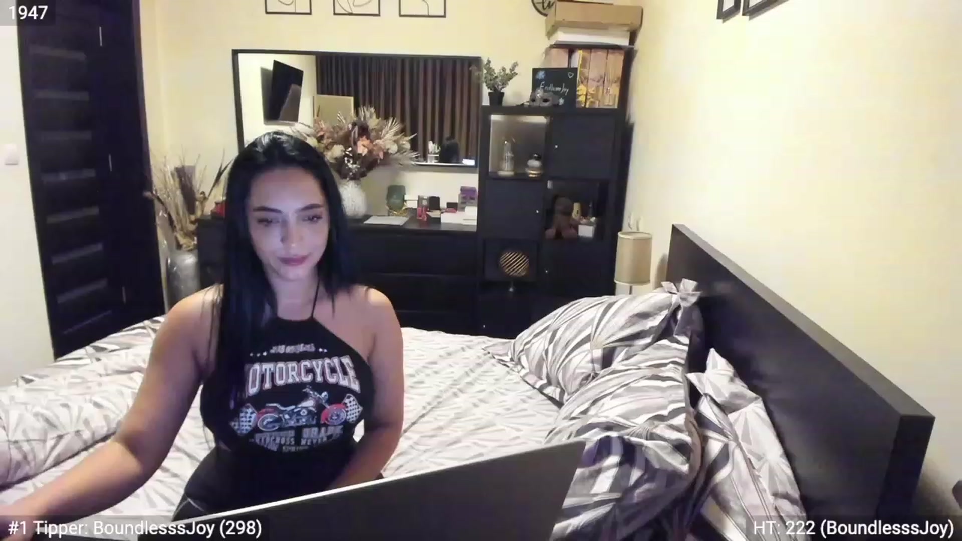 Gallery image thumbnail from EndlesssJoy's myfreecams stream on, 03/02/2023, 04:06 image 12 of 20