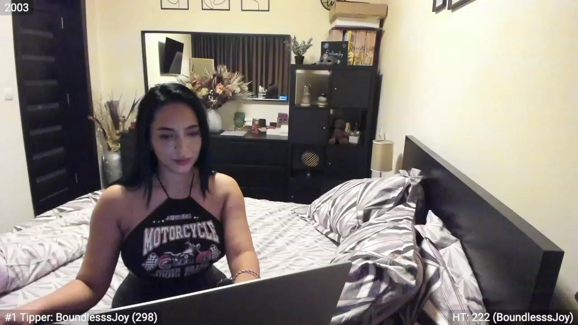 Gallery image thumbnail from EndlesssJoy's myfreecams stream on, 03/02/2023, 04:06 image 4 of 20