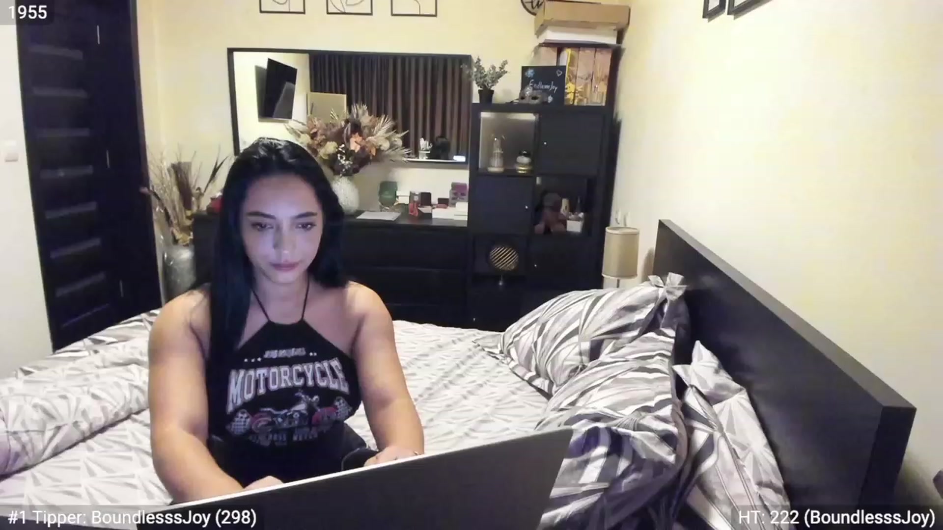 Gallery image thumbnail from EndlesssJoy's myfreecams stream on, 03/02/2023, 04:06 image 13 of 20