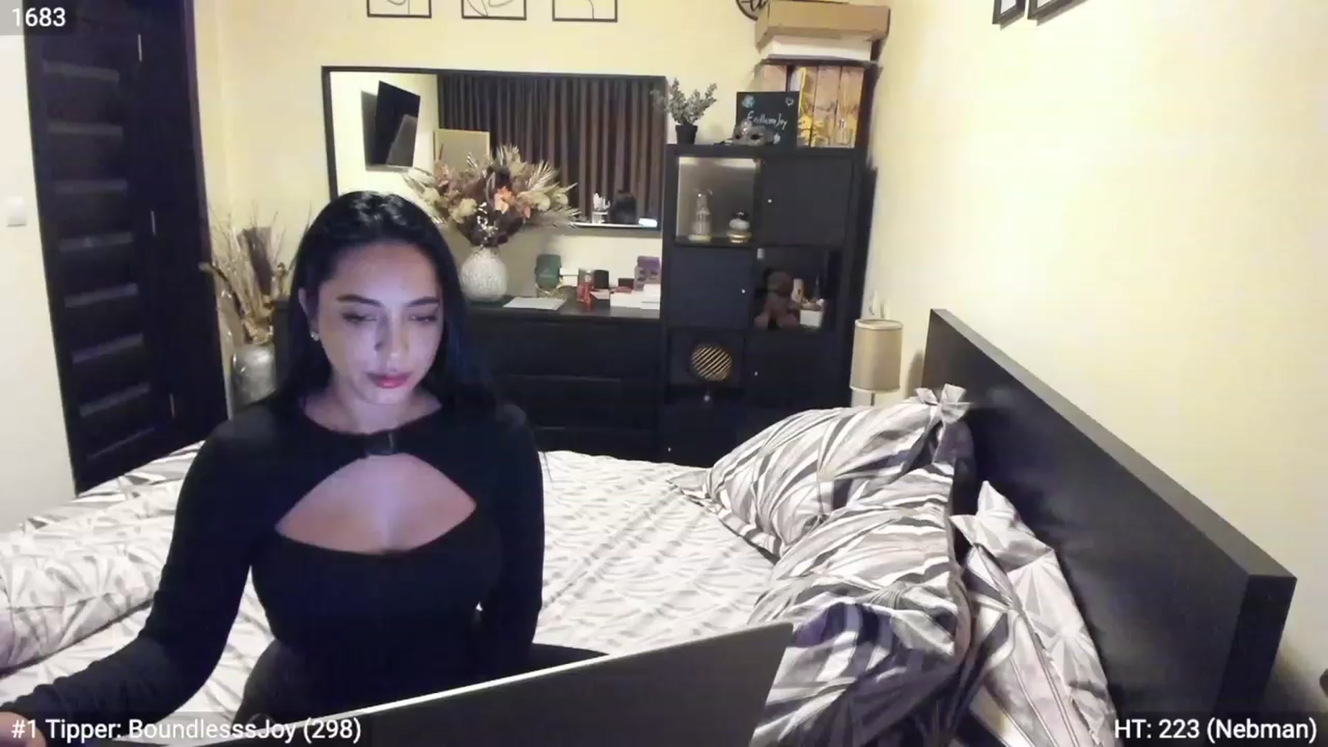 Gallery image thumbnail from EndlesssJoy's myfreecams stream on, 03/02/2023, 04:06 image 17 of 20