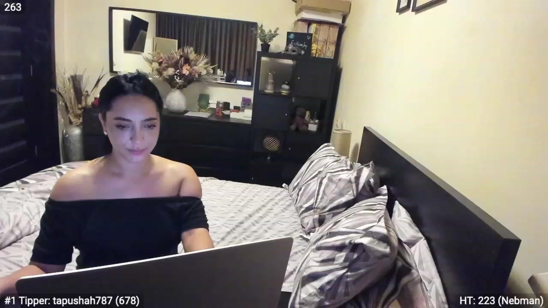Gallery image thumbnail from EndlesssJoy's myfreecams stream on, 03/02/2023, 08:43 image 9 of 20