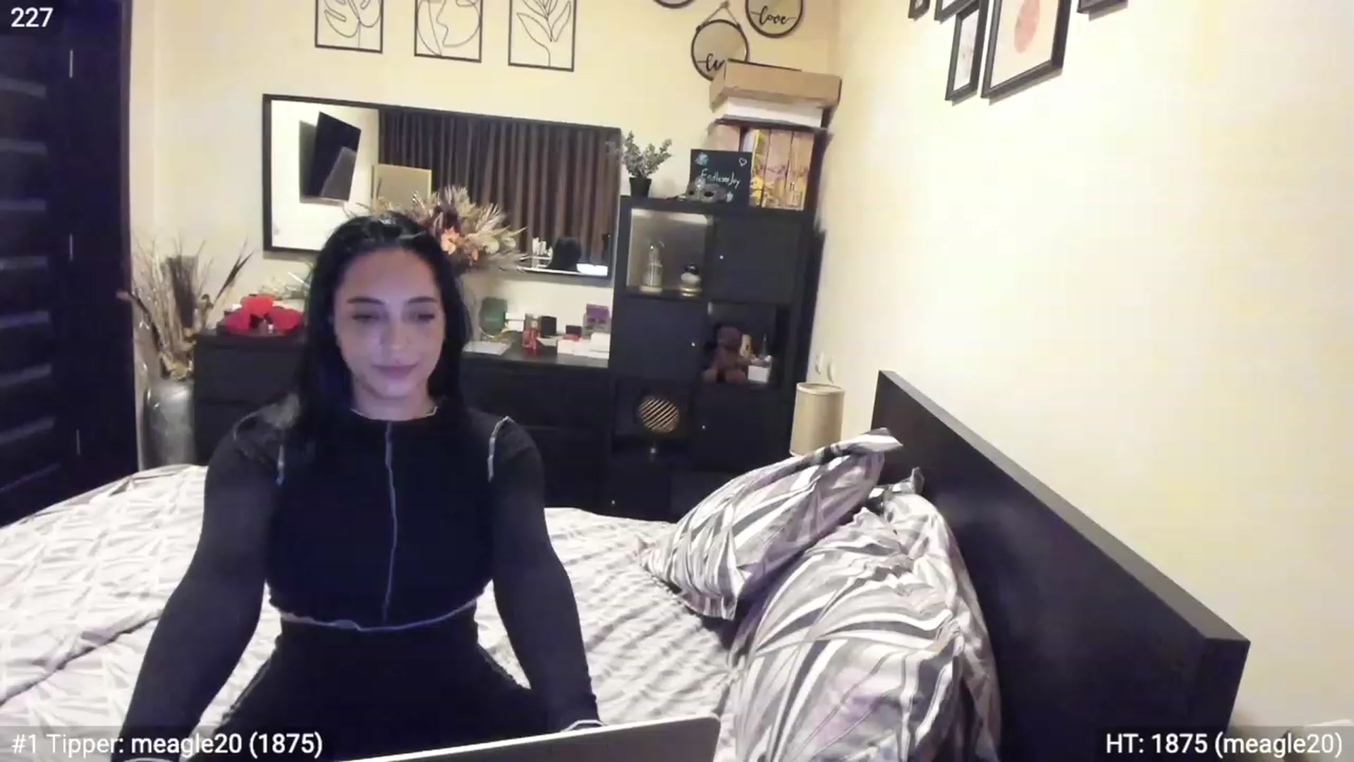 Gallery image thumbnail from EndlesssJoy's myfreecams stream on, 03/03/2023, 08:04 image 3 of 20