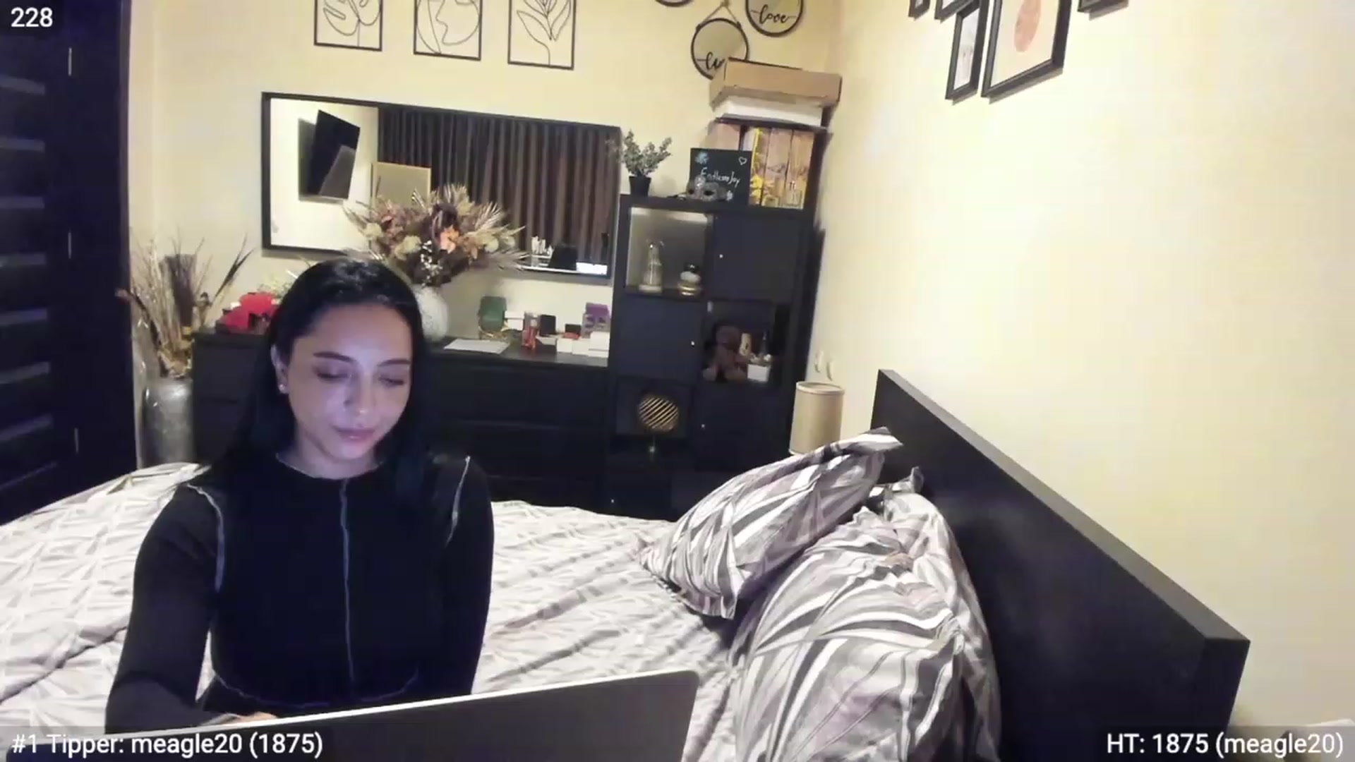 Gallery image thumbnail from EndlesssJoy's myfreecams stream on, 03/03/2023, 08:04 image 6 of 20
