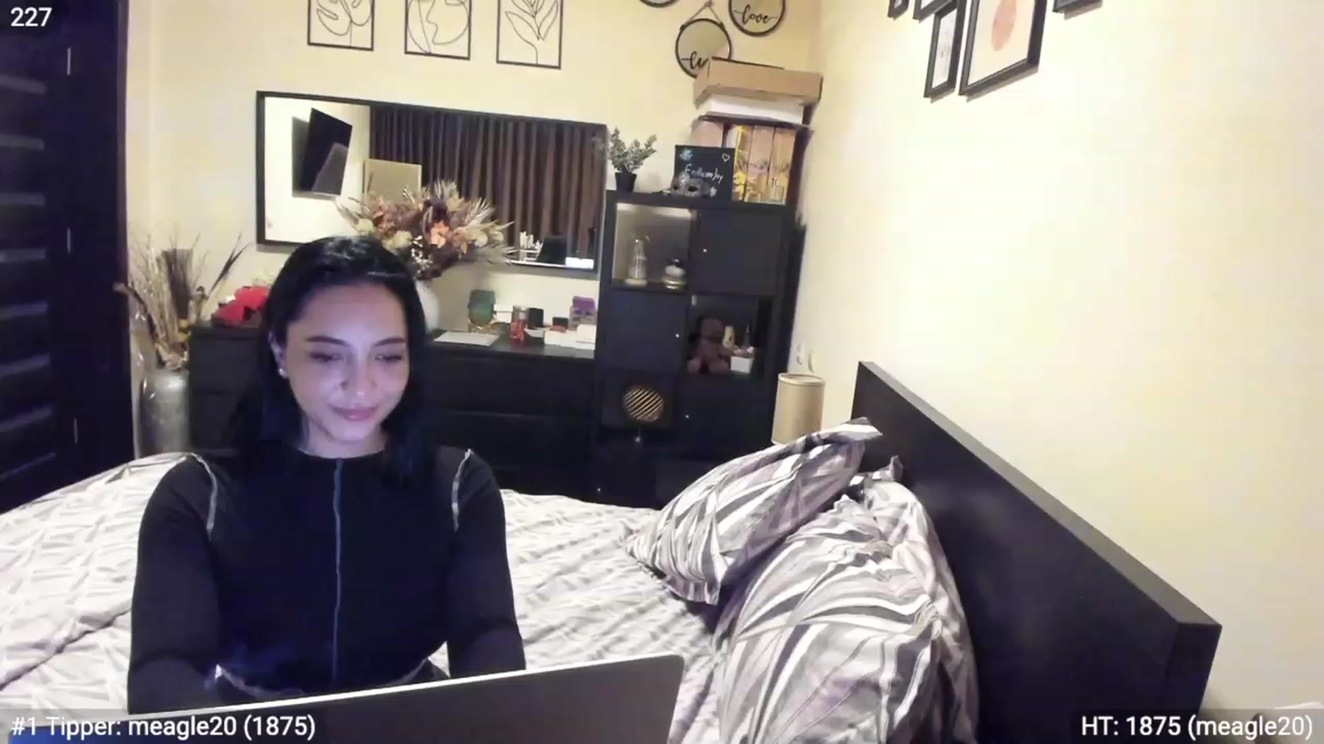 Gallery image thumbnail from EndlesssJoy's myfreecams stream on, 03/03/2023, 08:04 image 4 of 20