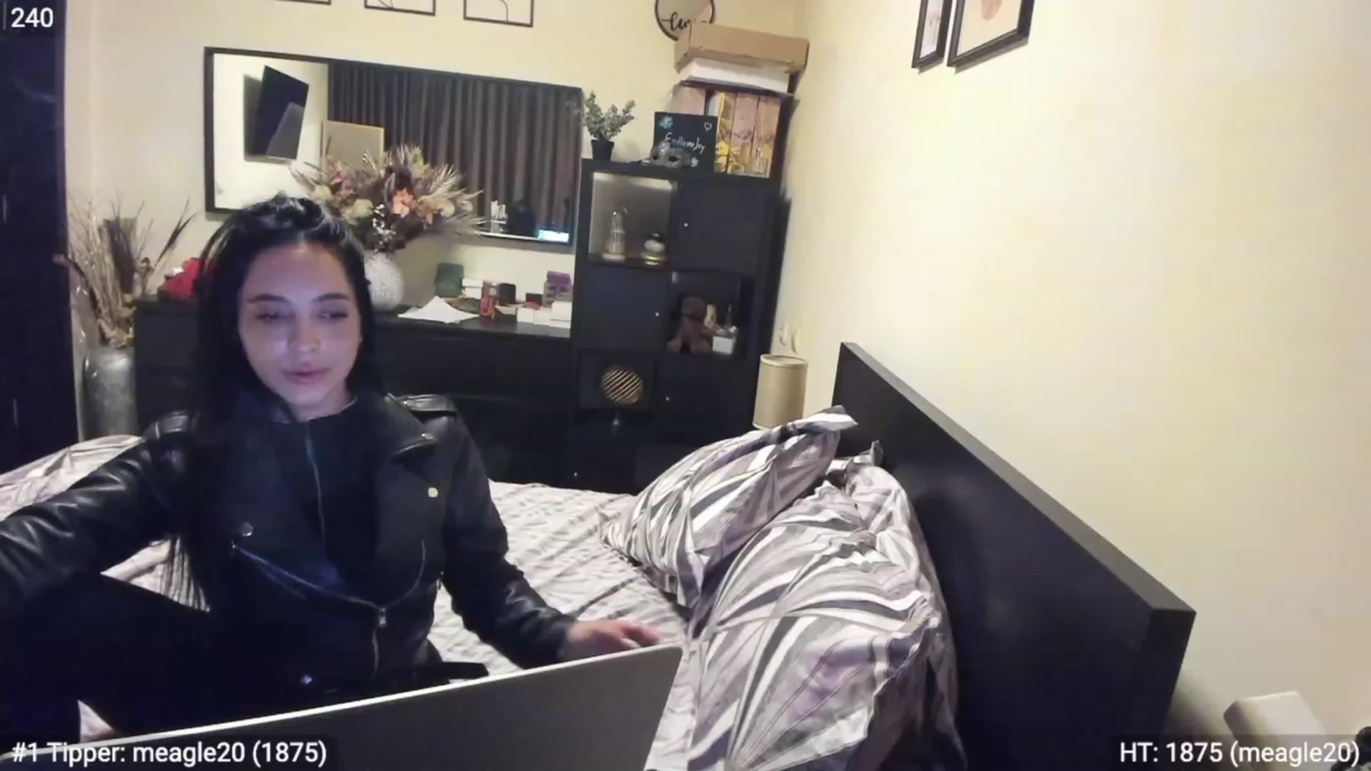 Gallery image thumbnail from EndlesssJoy's myfreecams stream on, 03/03/2023, 08:53 image 5 of 20