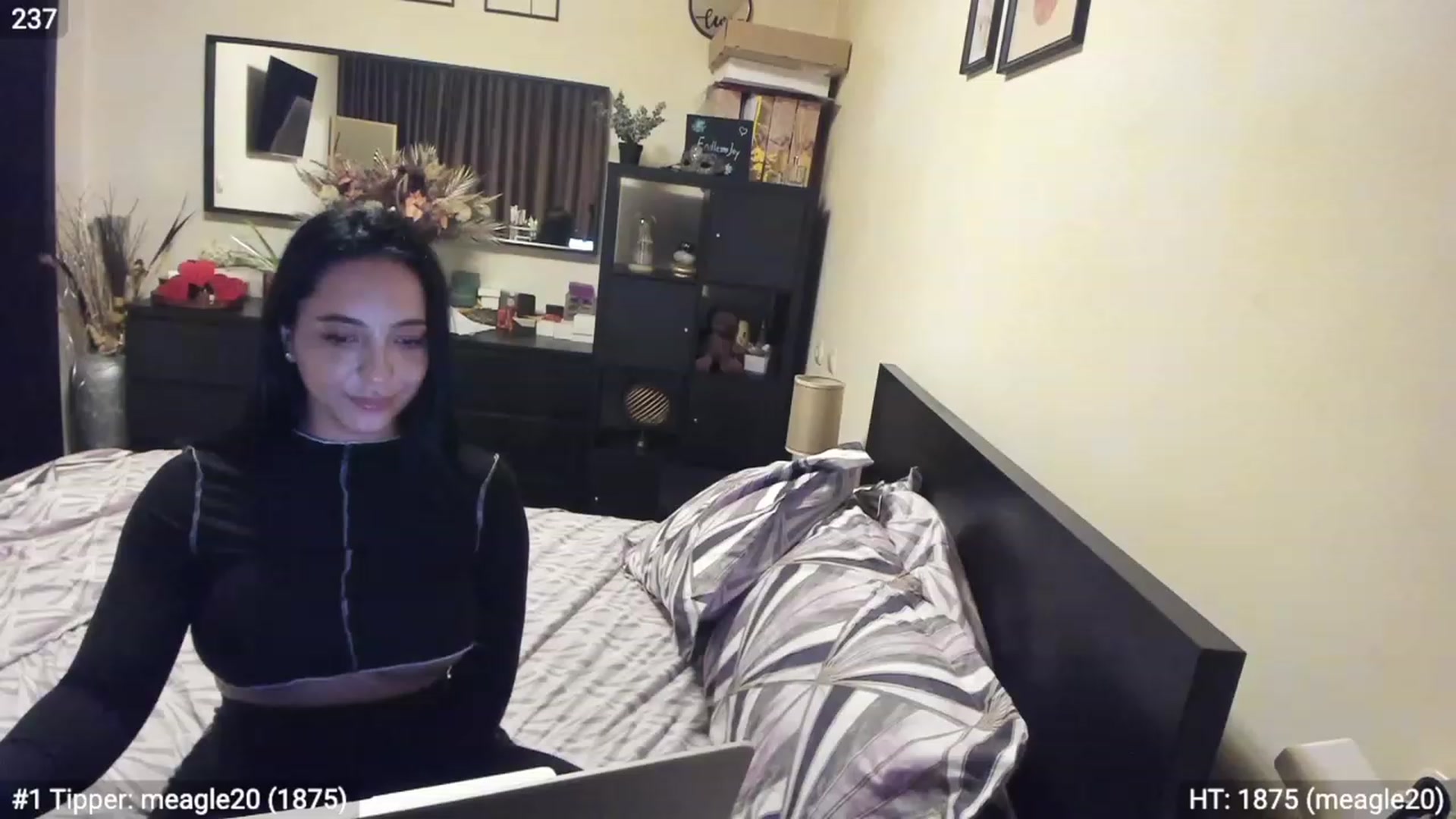 Gallery image thumbnail from EndlesssJoy's myfreecams stream on, 03/03/2023, 08:53 image 14 of 20
