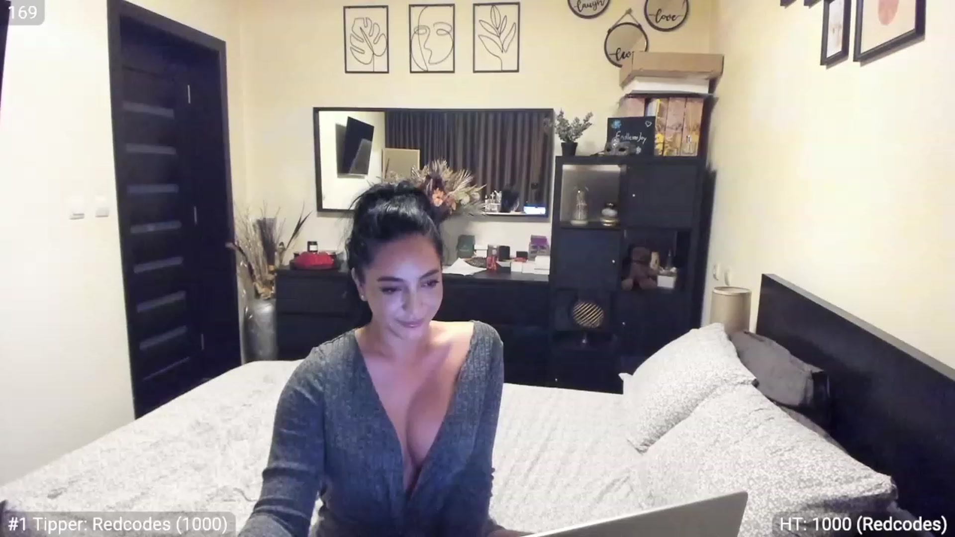 Gallery image thumbnail from EndlesssJoy's myfreecams stream on, 03/05/2023, 04:06 image 19 of 20